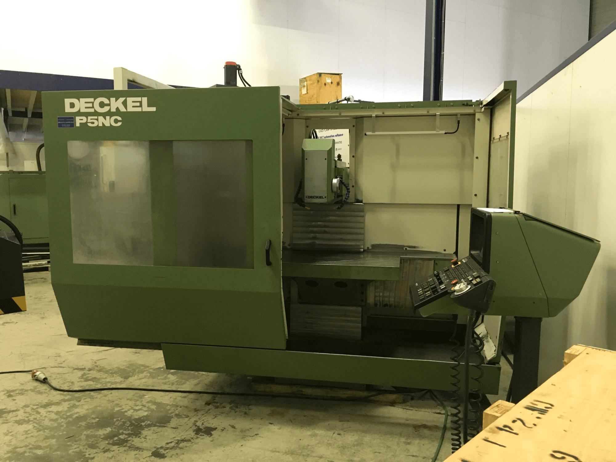 Masina DECKEL FP5NC eestvaade