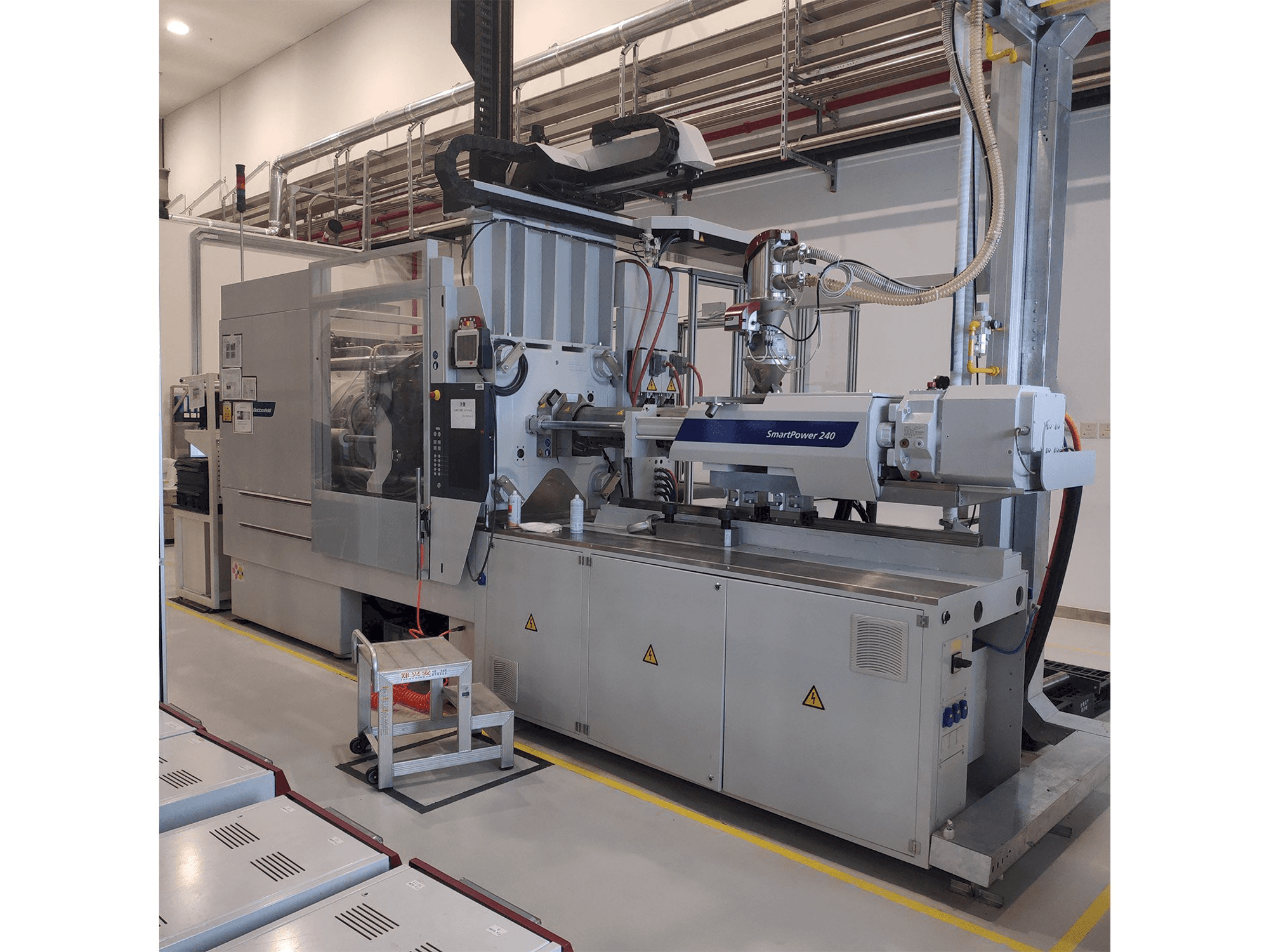 Masina Battenfeld SmartPower 240-1000 eestvaade