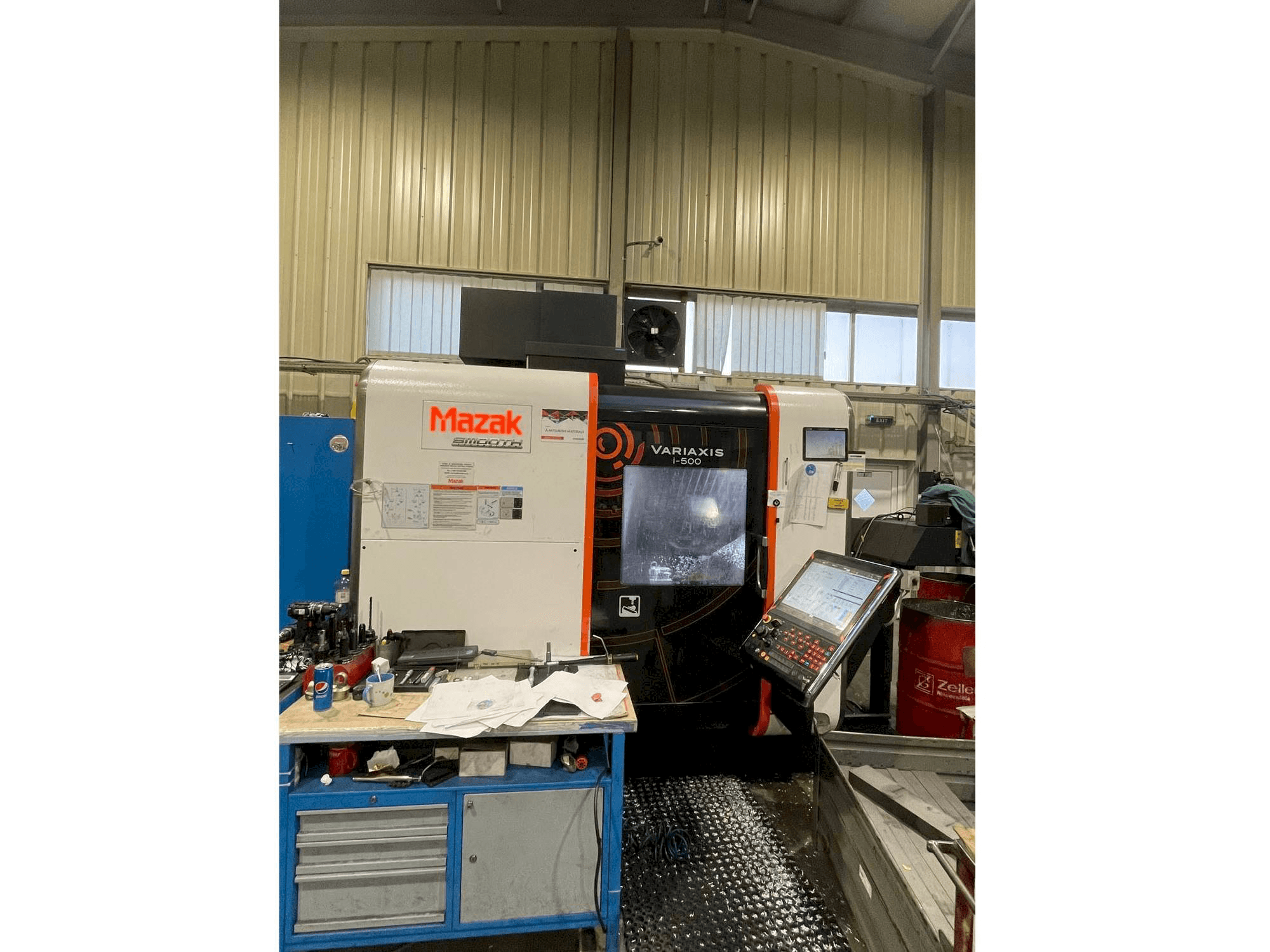 Masina Mazak Variaxis i-500 eestvaade