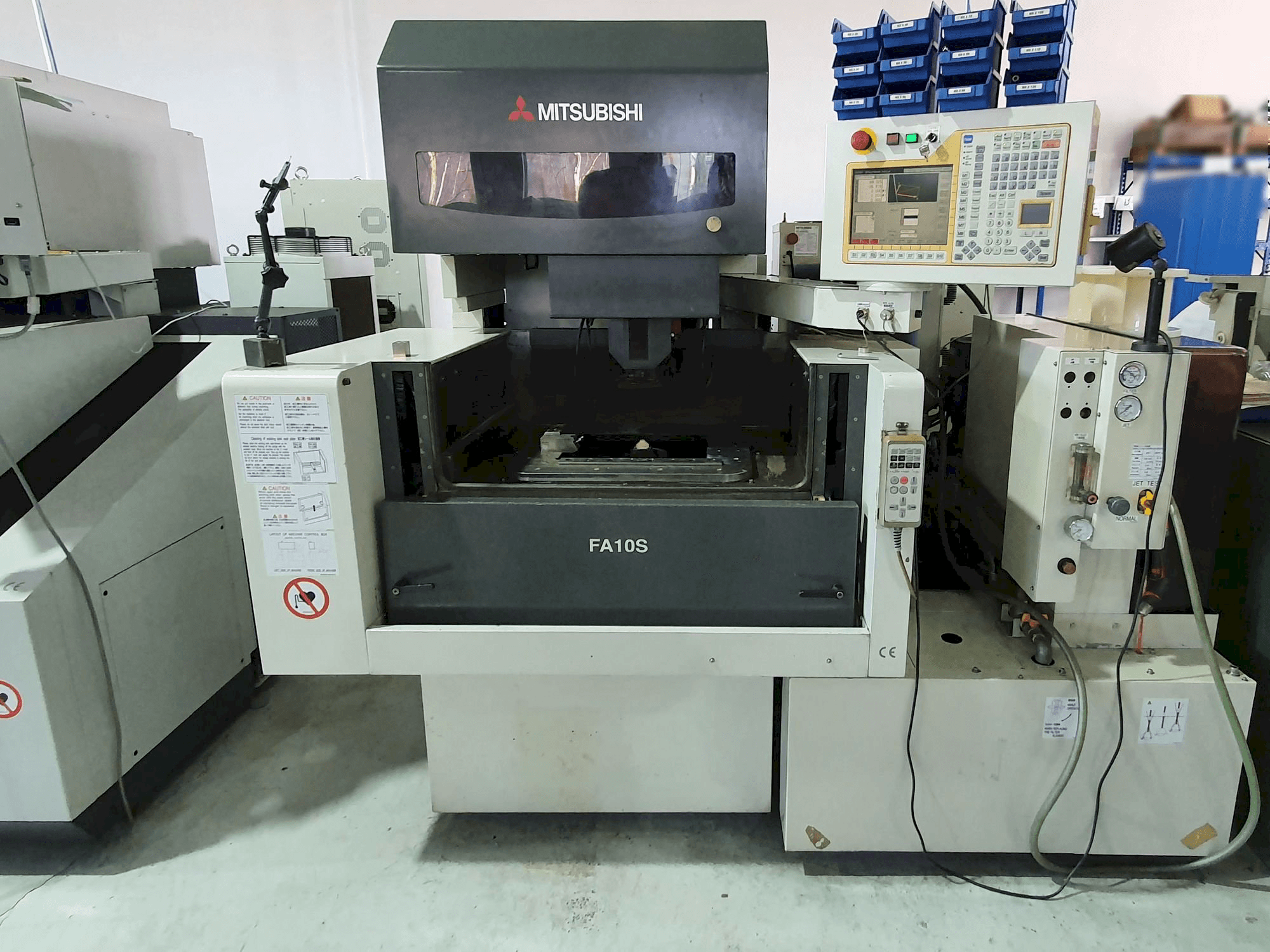 Masina Mitsubishi FA10SM eestvaade