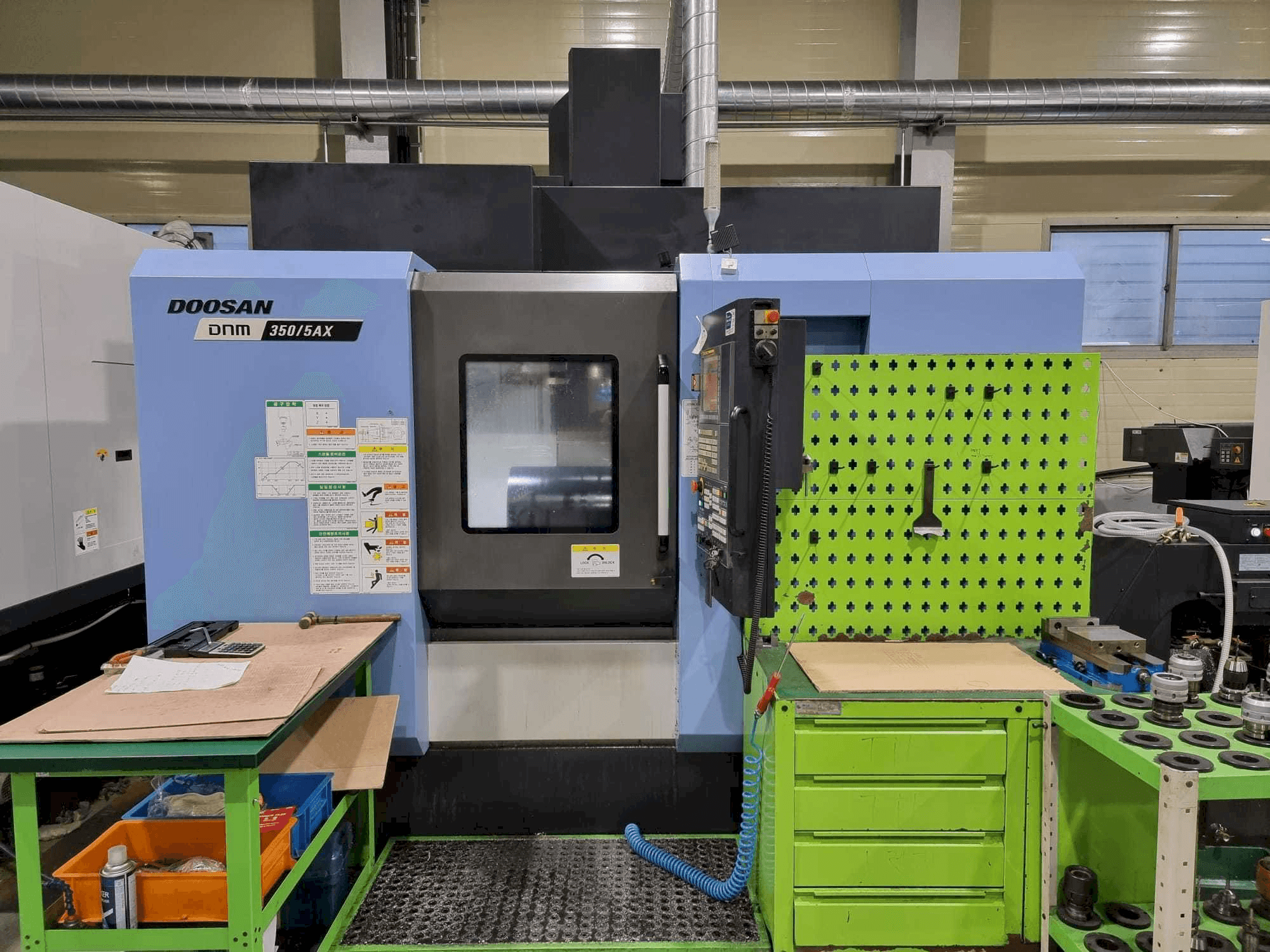 Masina Doosan DNM350/5AX eestvaade