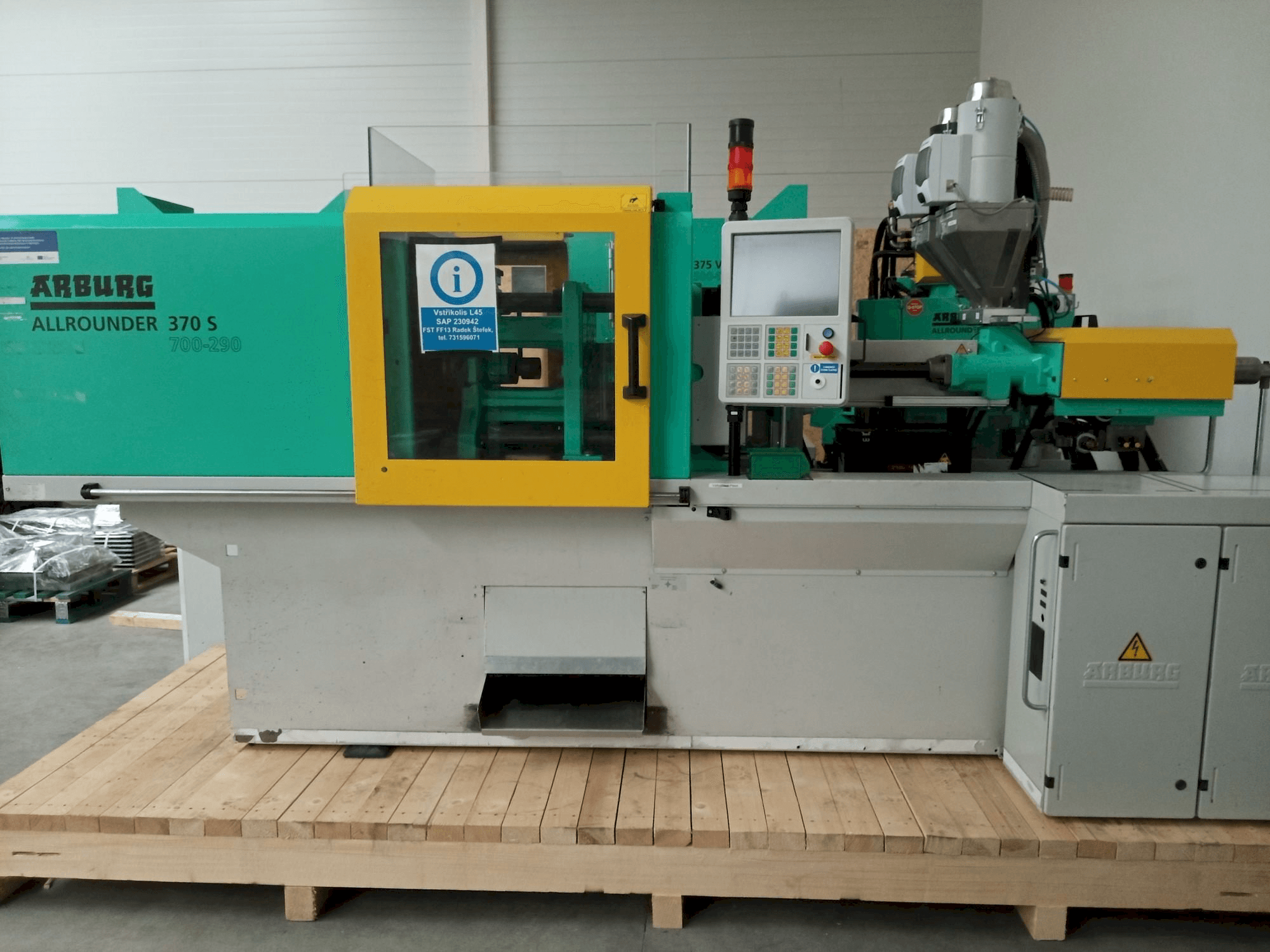 Masina Arburg Allrounder 370S 700–290 eestvaade