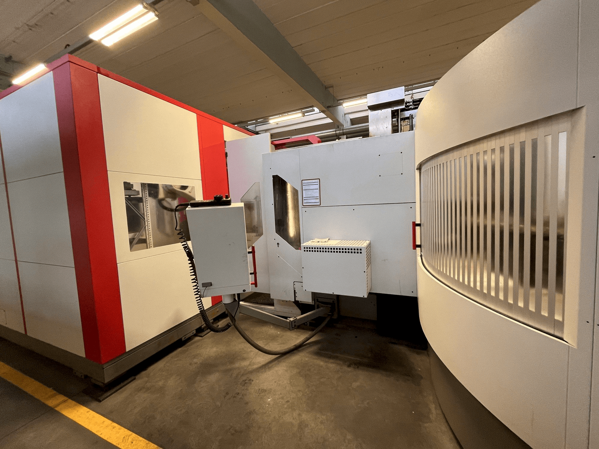 Masina HERMLE RS1 Robot System vasaku külje vaade