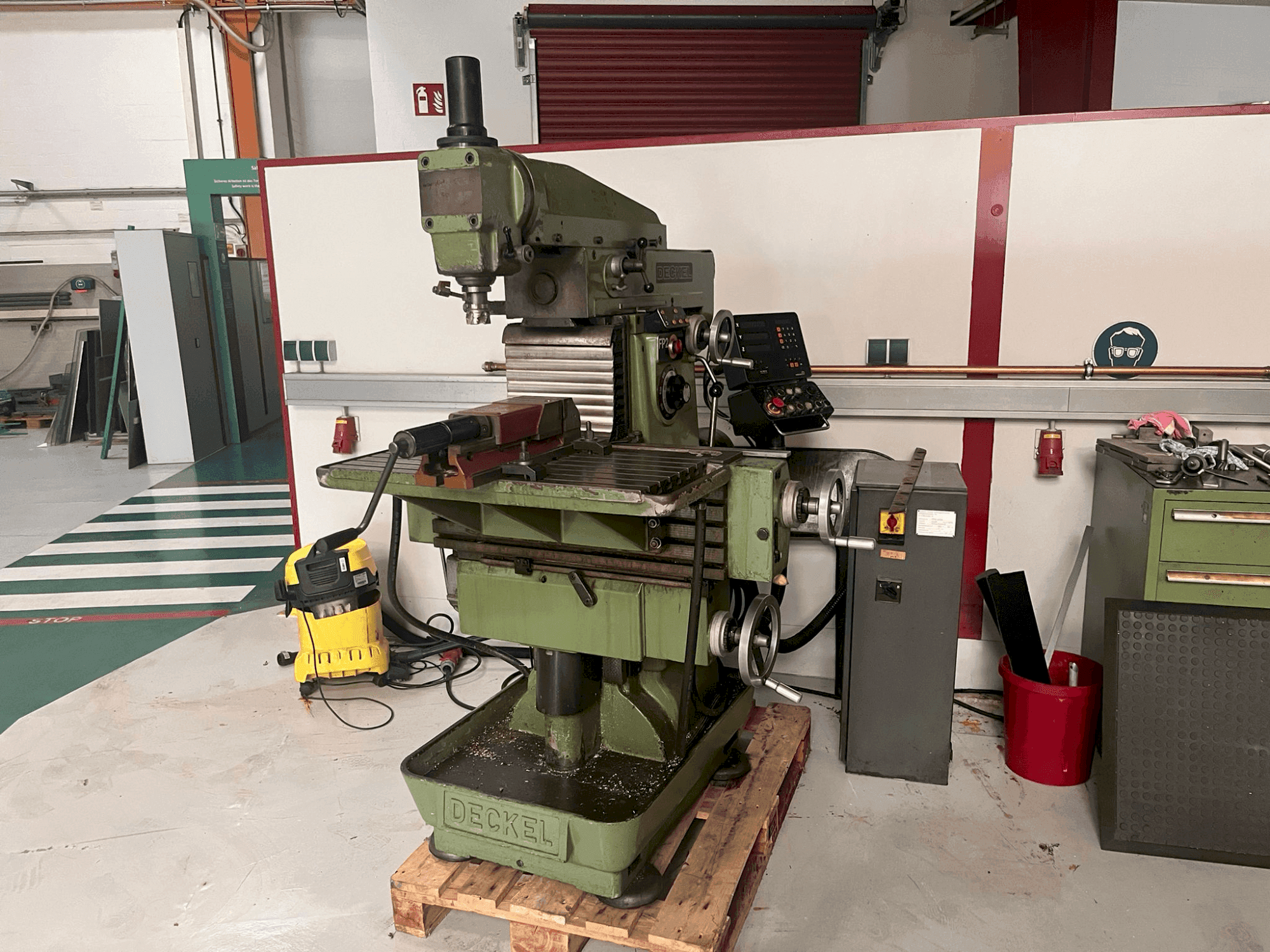 Masina DECKEL FP2 eestvaade