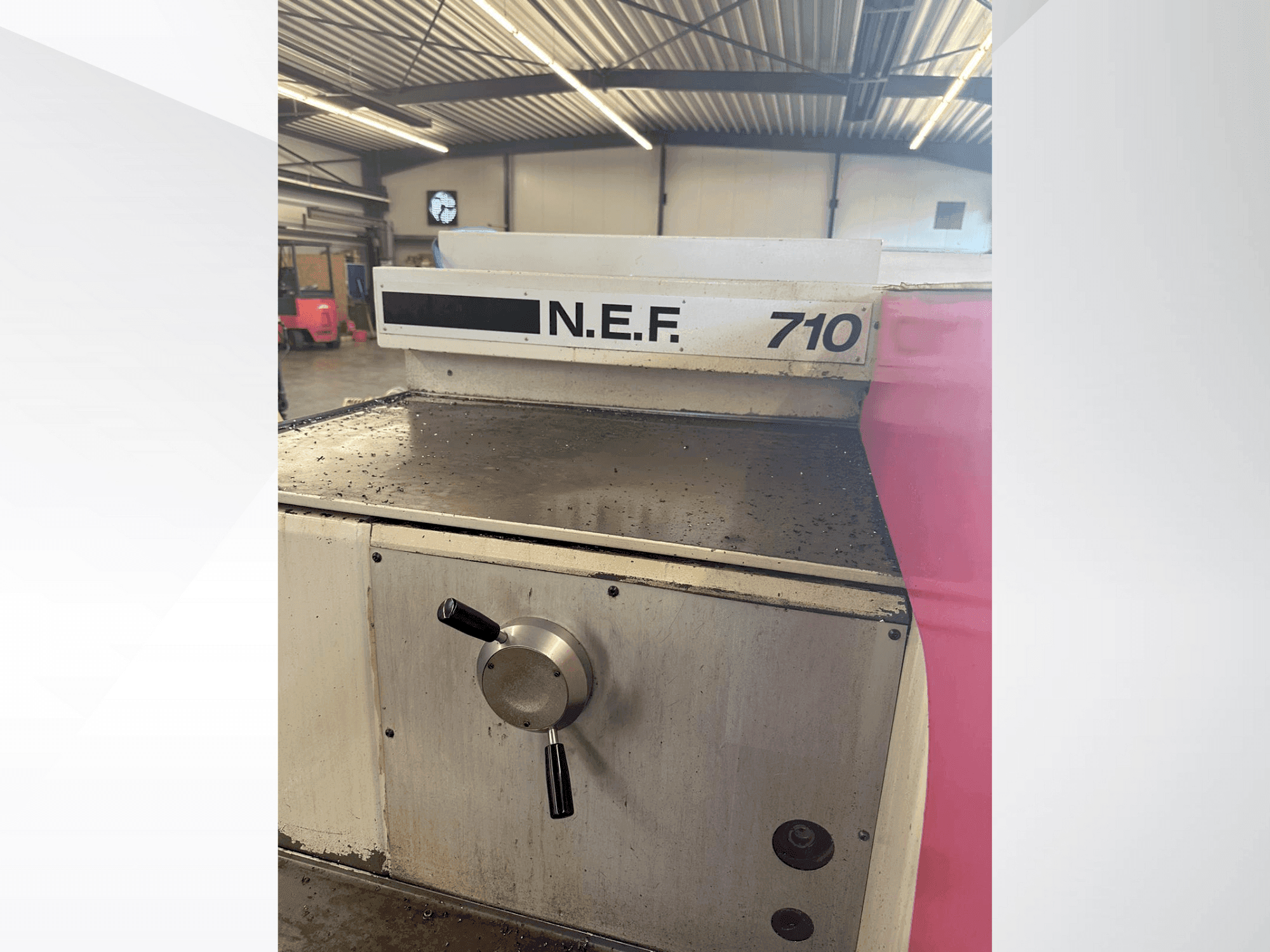 Masina Gildemeister Gildemeister NEF 710 eestvaade