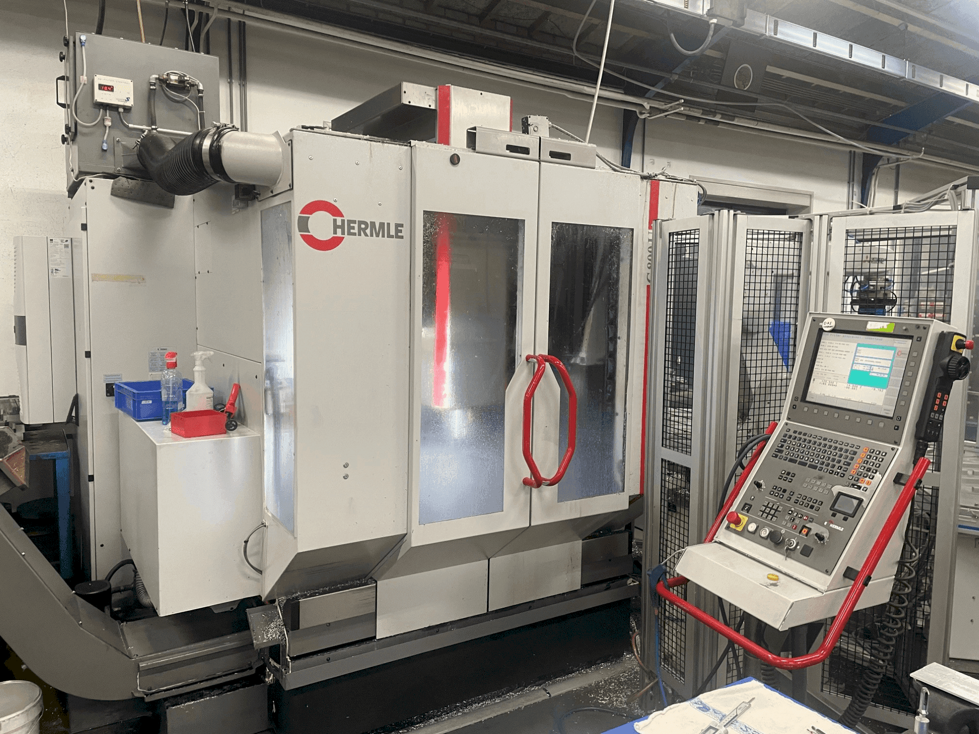 Masina HERMLE C 800 U eestvaade