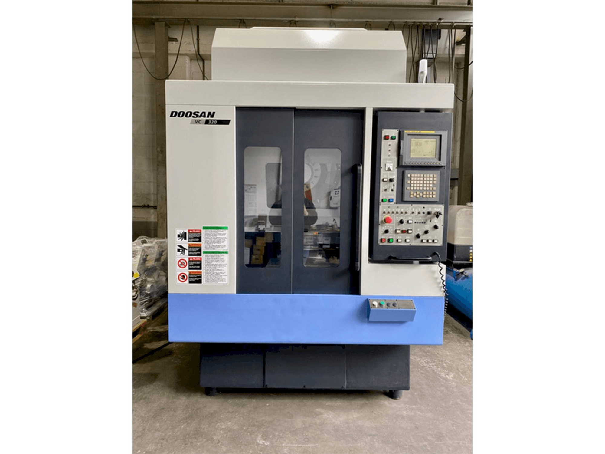Masina Doosan VC 320 eestvaade