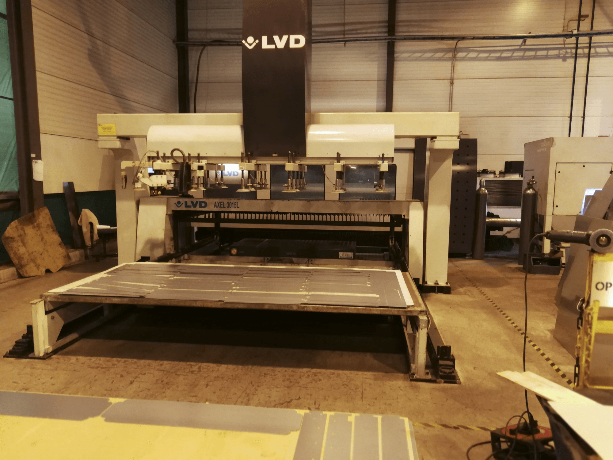 Masina LVD AXEL 3015 L eestvaade