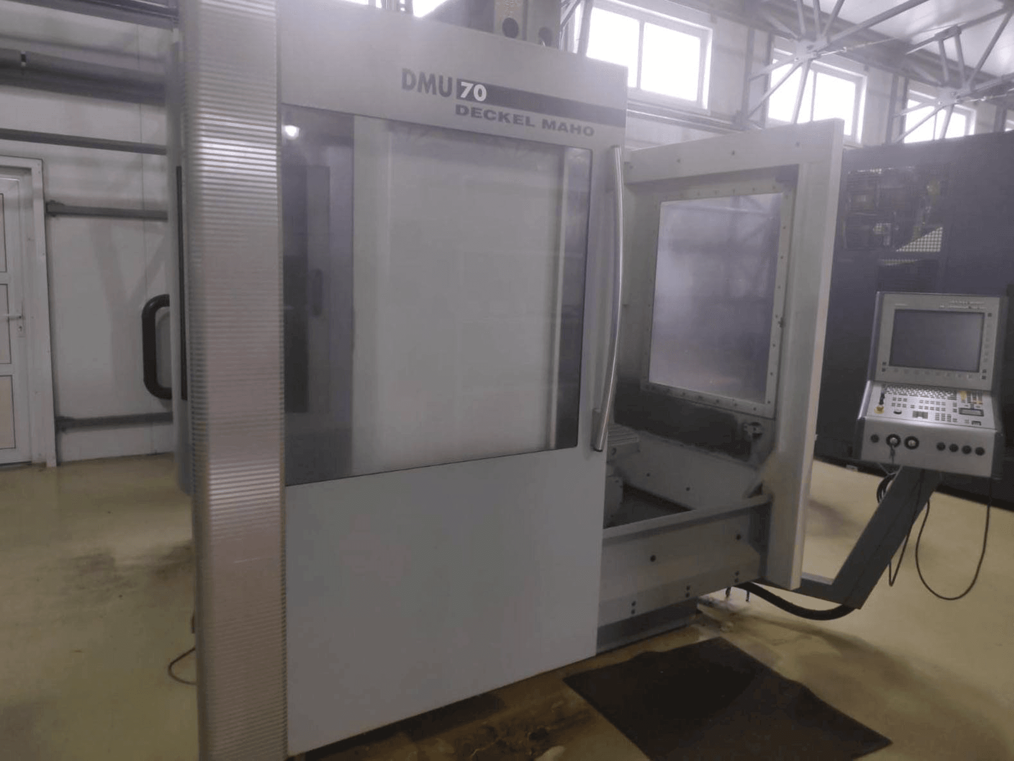 Masina DECKEL MAHO DMU 70 eestvaade