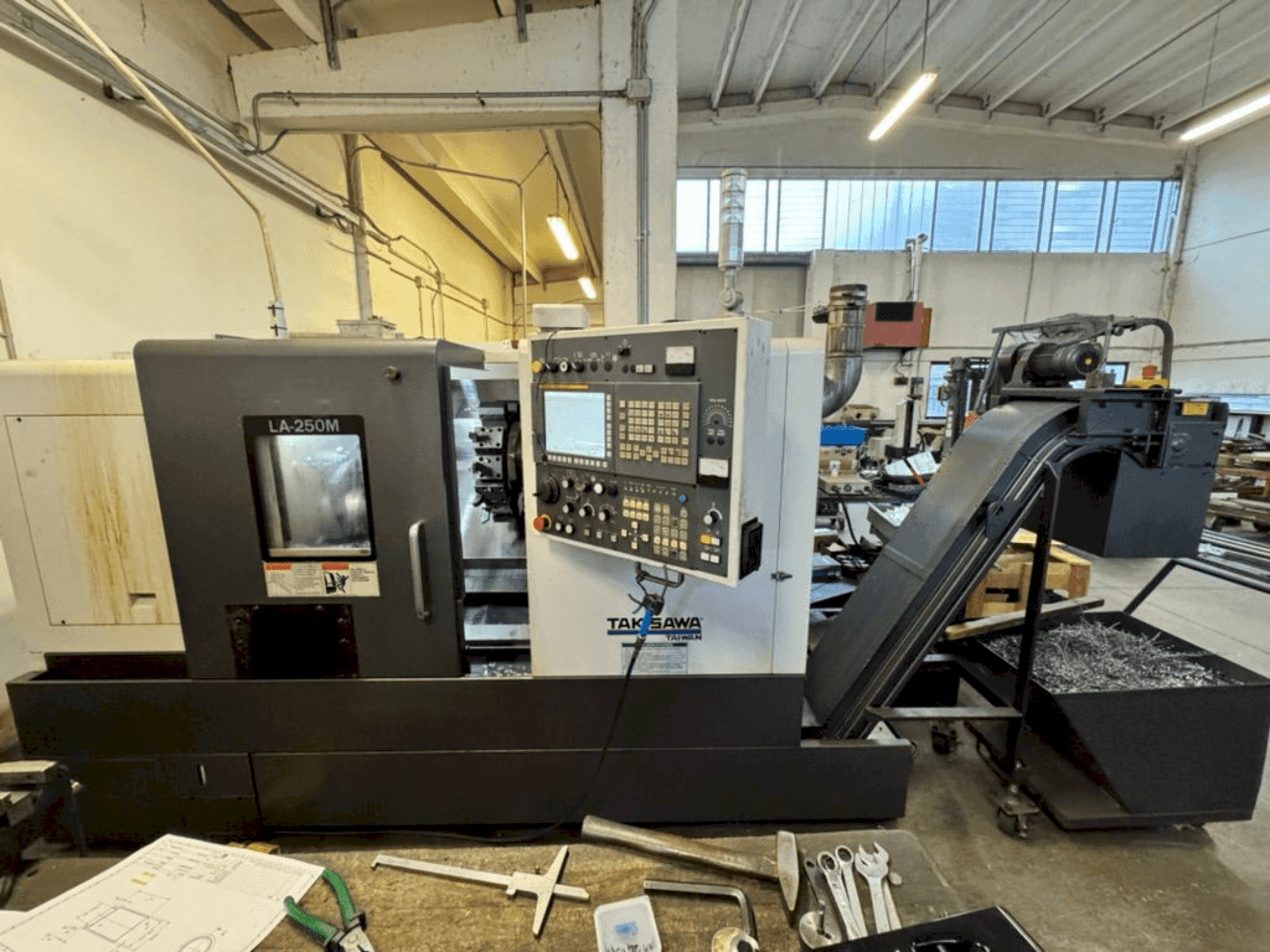 Masina Takisawa LA-250M eestvaade