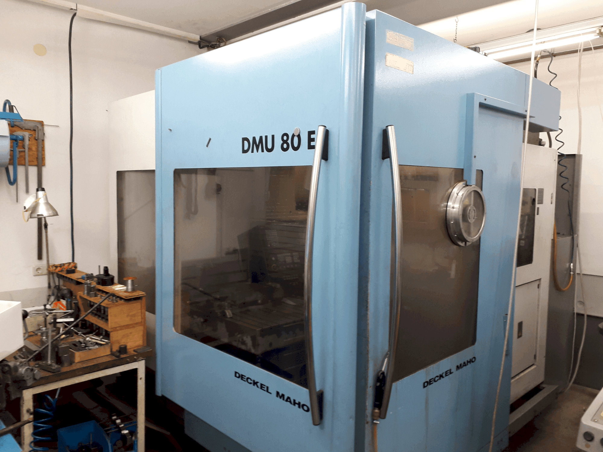 Masina DECKEL MAHO DMU 80E eestvaade