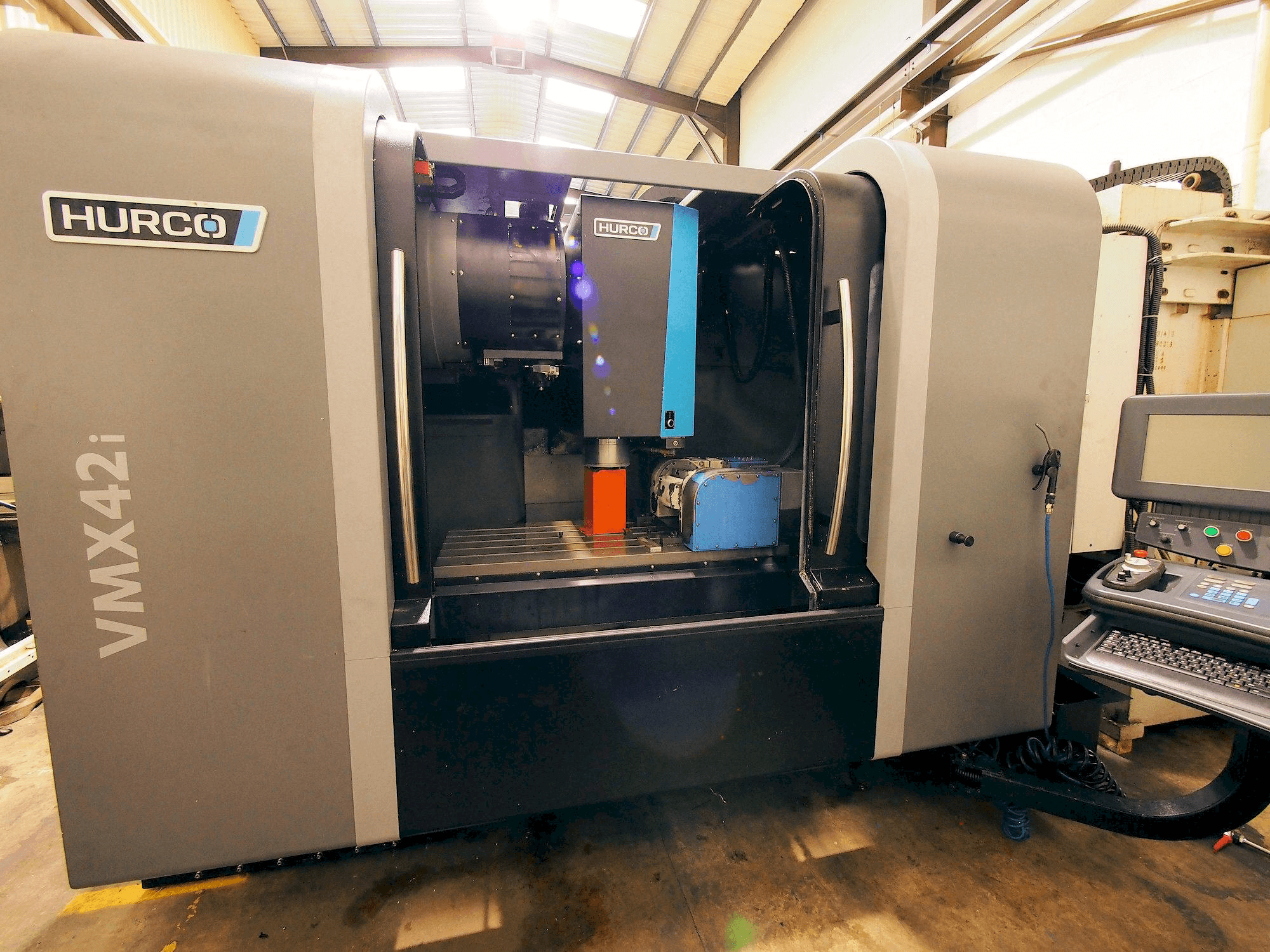 Masina Hurco VMX 42i eestvaade