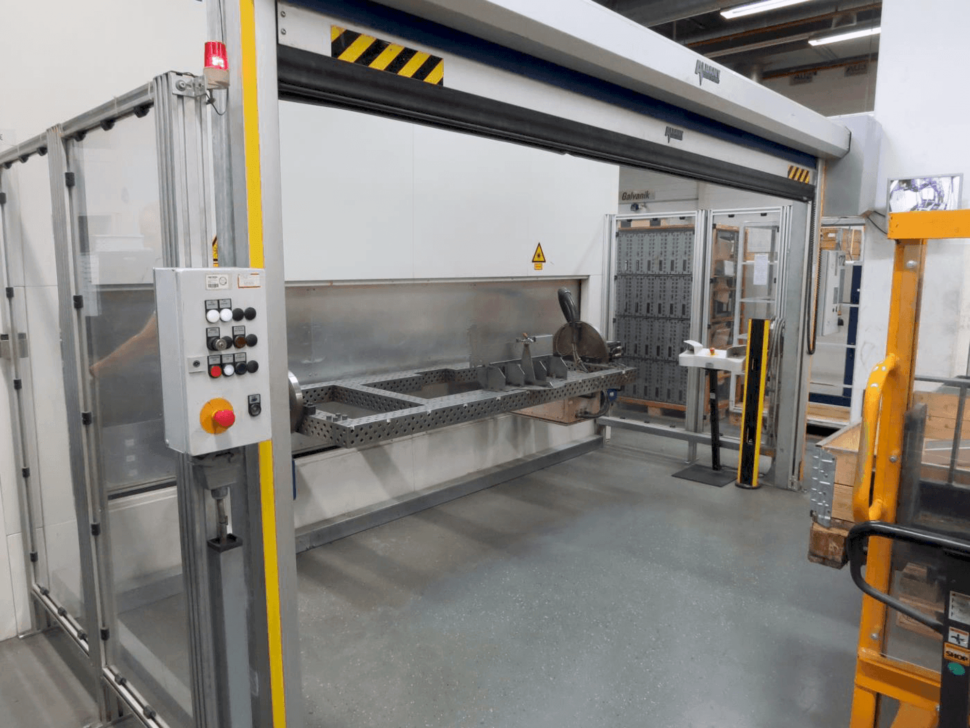 Masina TRUMPF TruLaser Robot 5020 eestvaade