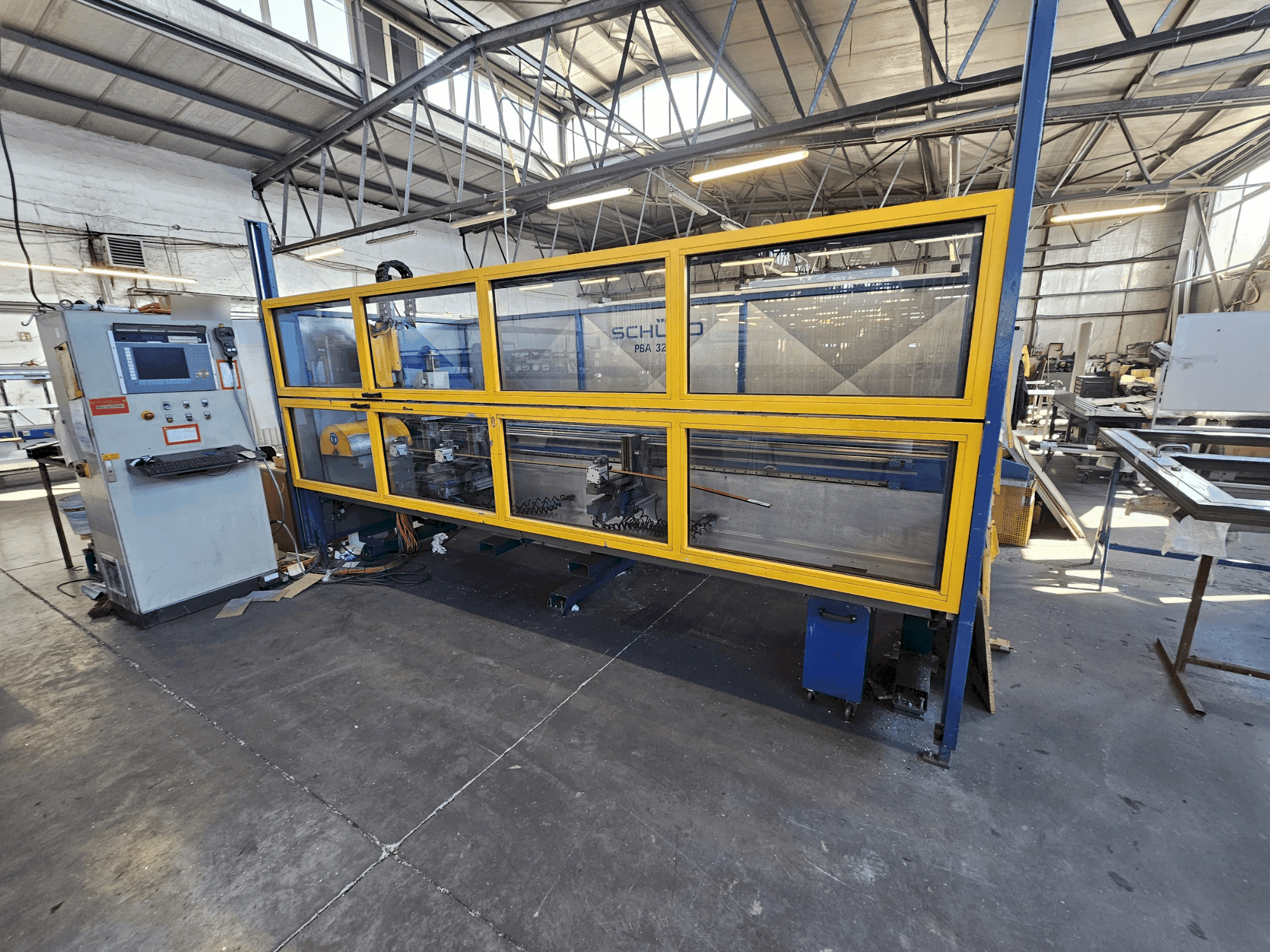 Masina SCHÜCO PBA 3250 eestvaade