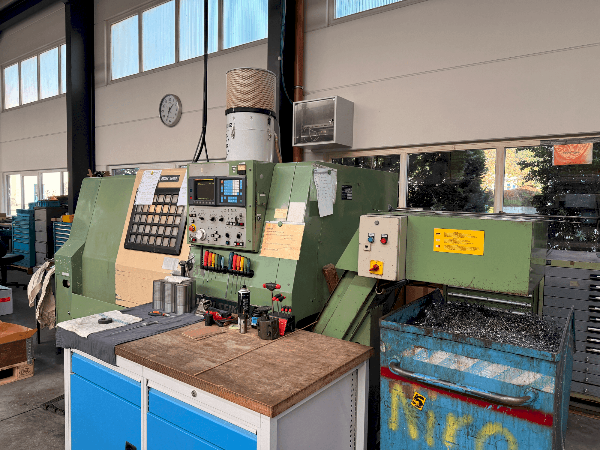 Masina MORI SEIKI SL 25 (1989) eestvaade