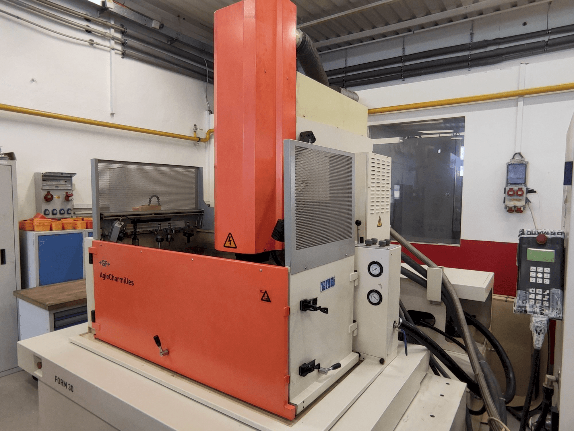 Masina AgieCharmilles FORM 30 eestvaade