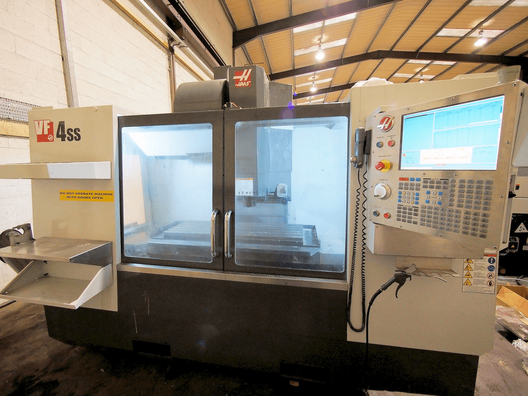 Masina HAAS VF-4SS eestvaade