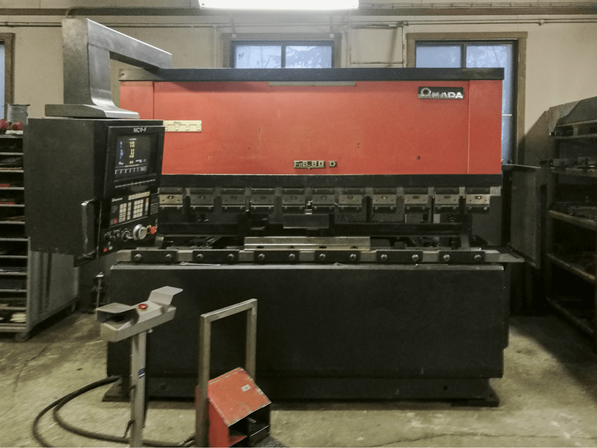 Masina AMADA FBD-8025F eestvaade