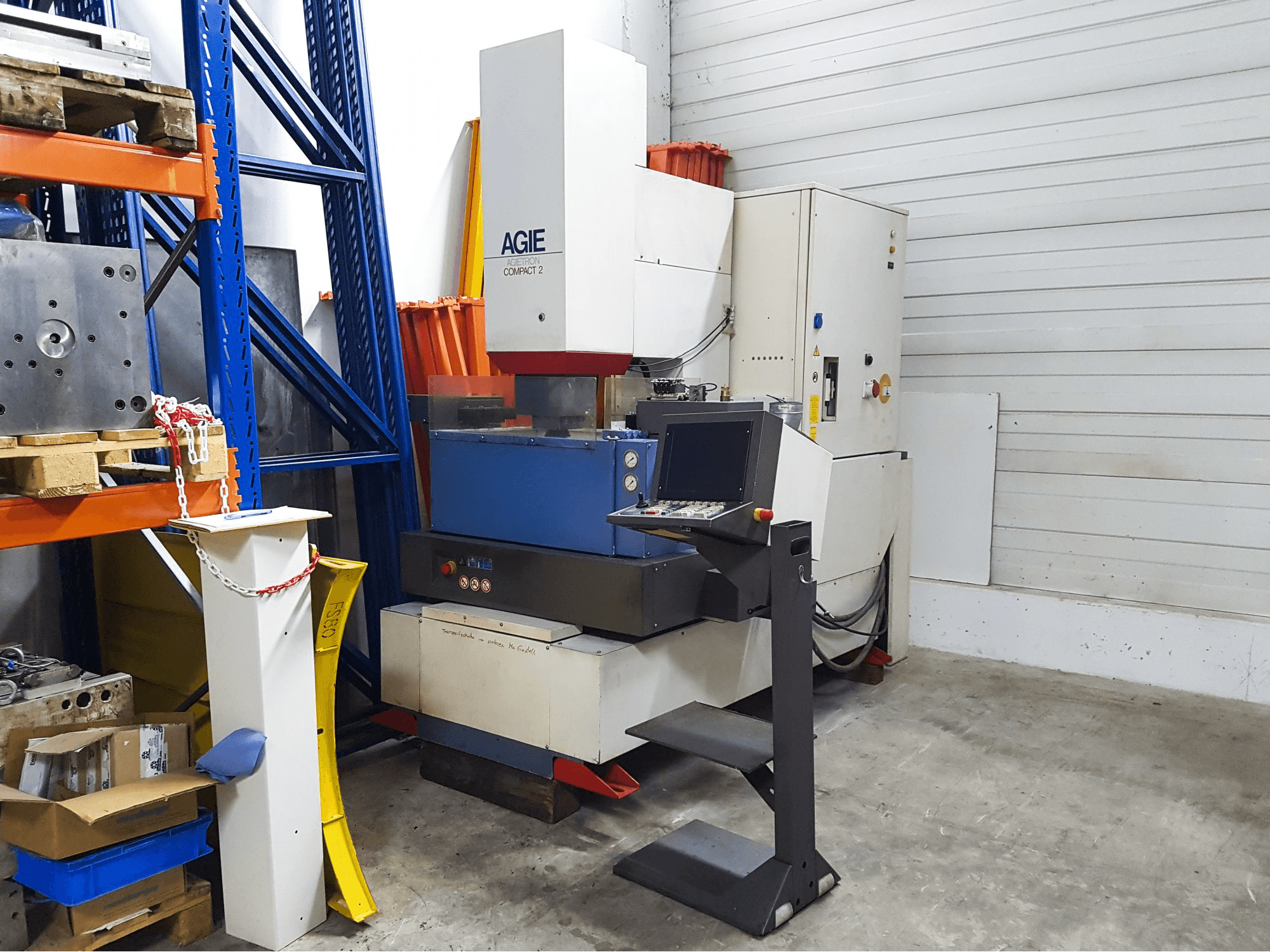 Masinavaade AGIE AGIETRON Compact 2 paremalt