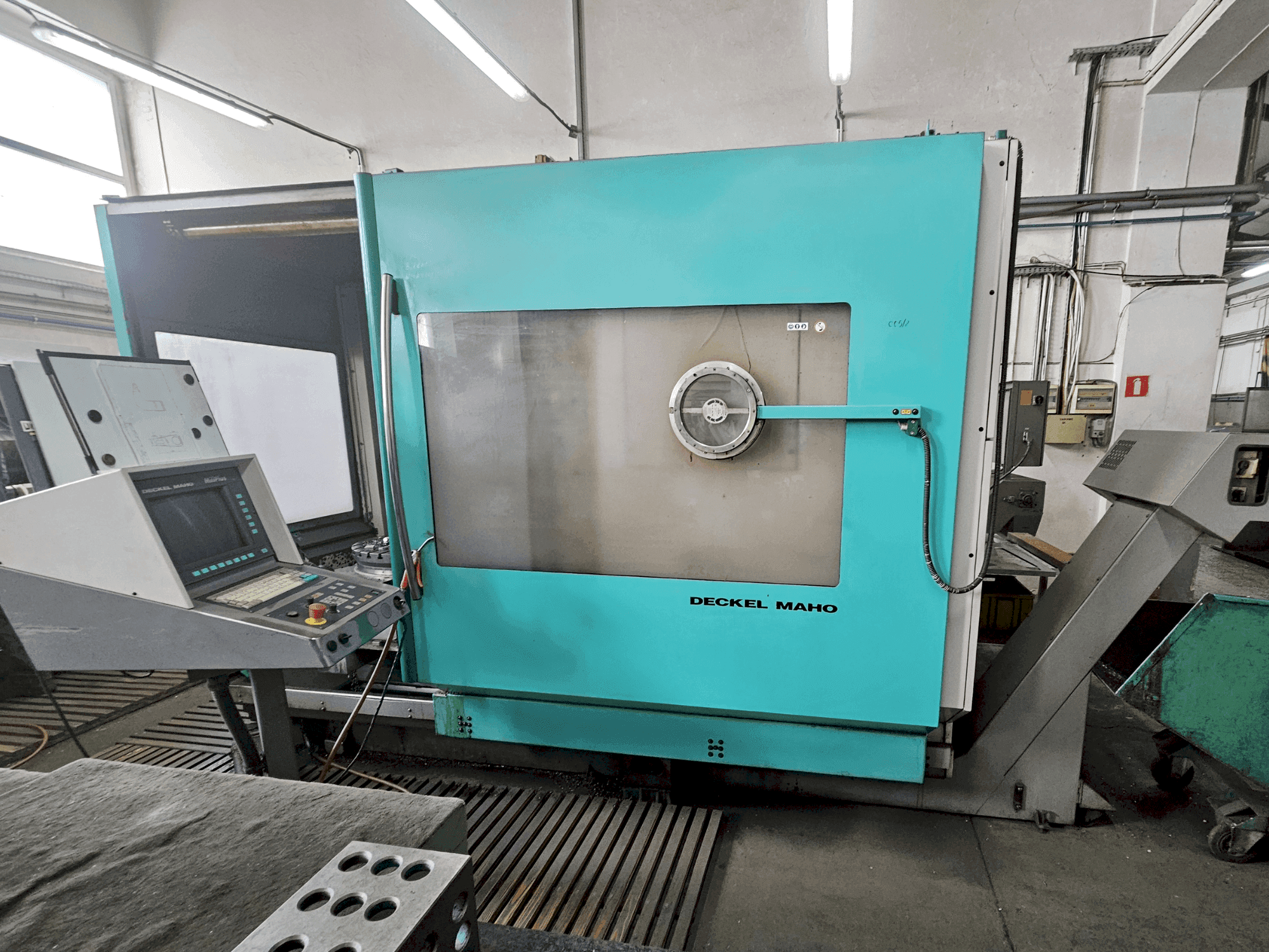 Masina DECKEL MAHO DMU 60P eestvaade