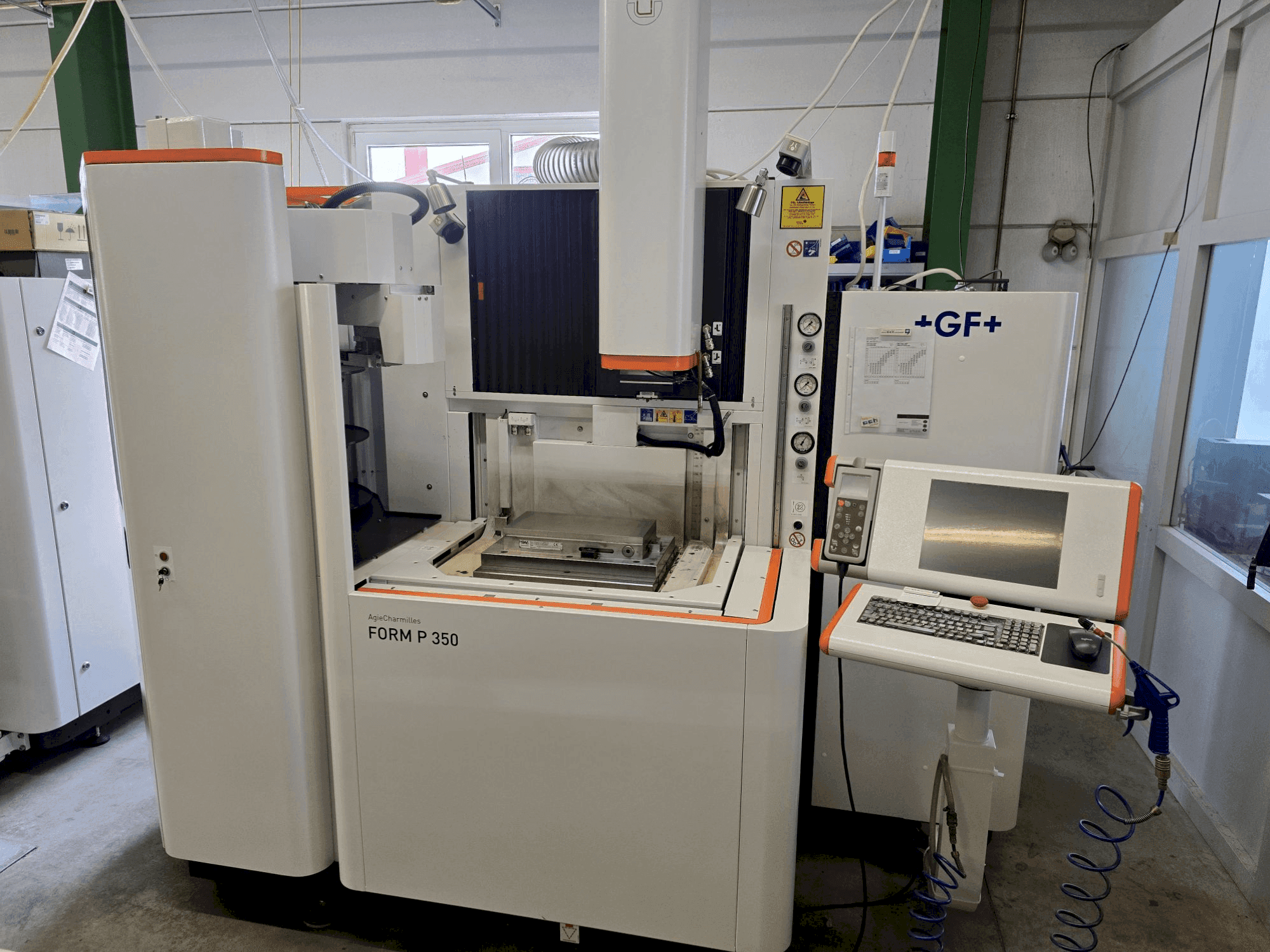 Masina AgieCharmilles FORM P 350 eestvaade