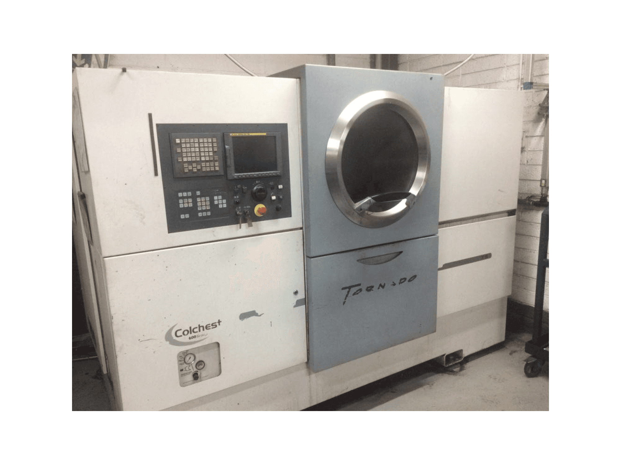 Masina Colchester Tornado T8 eestvaade