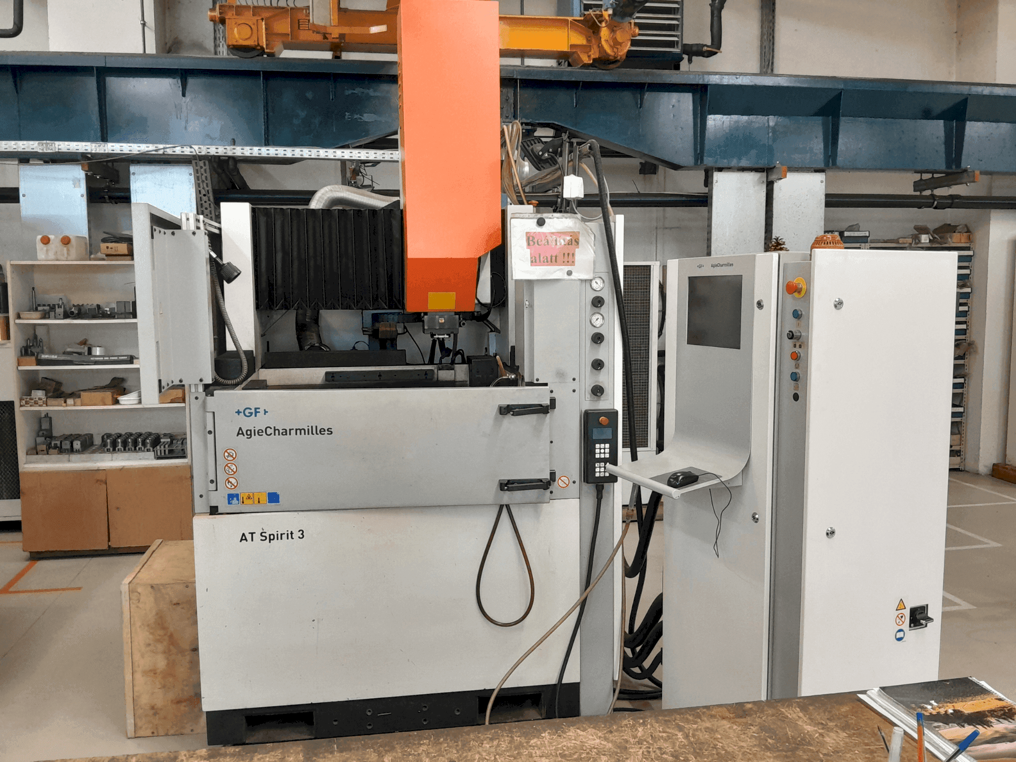 Masina AgieCharmilles Spirit 3 eestvaade