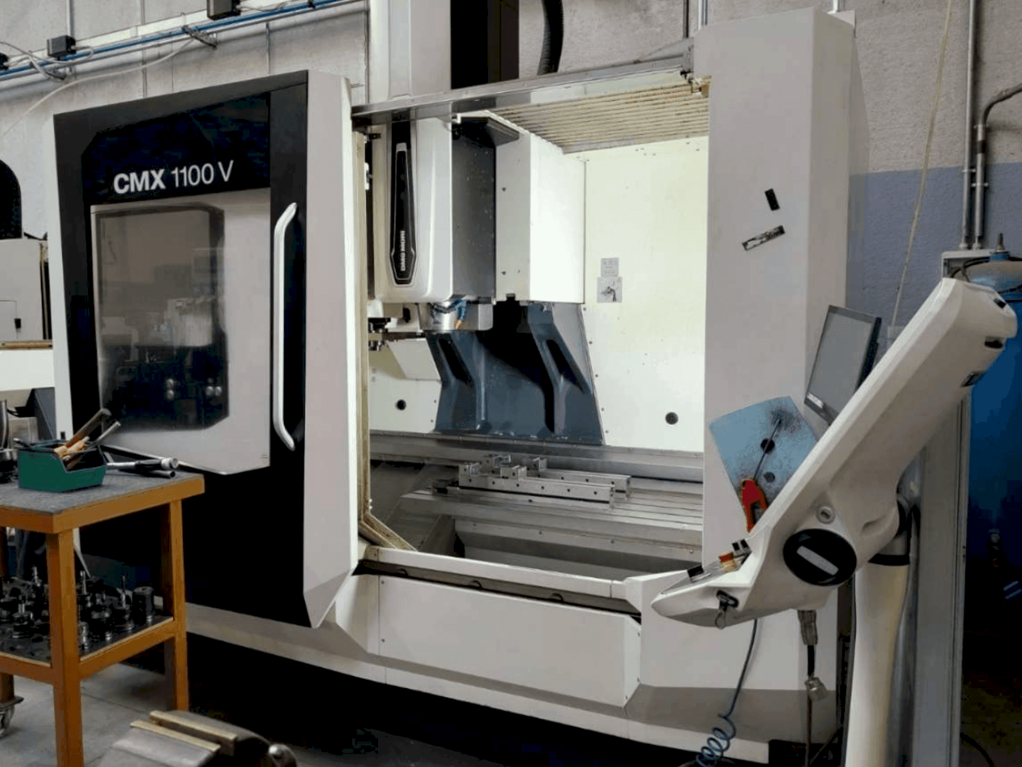 Masina DMG MORI CMX 1100V eestvaade