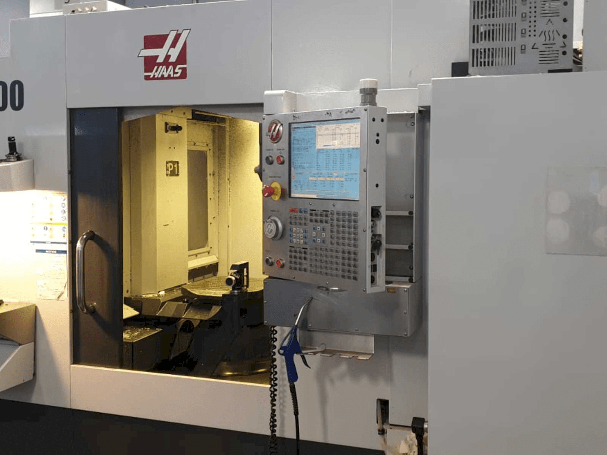 Masina HAAS EC400 eestvaade