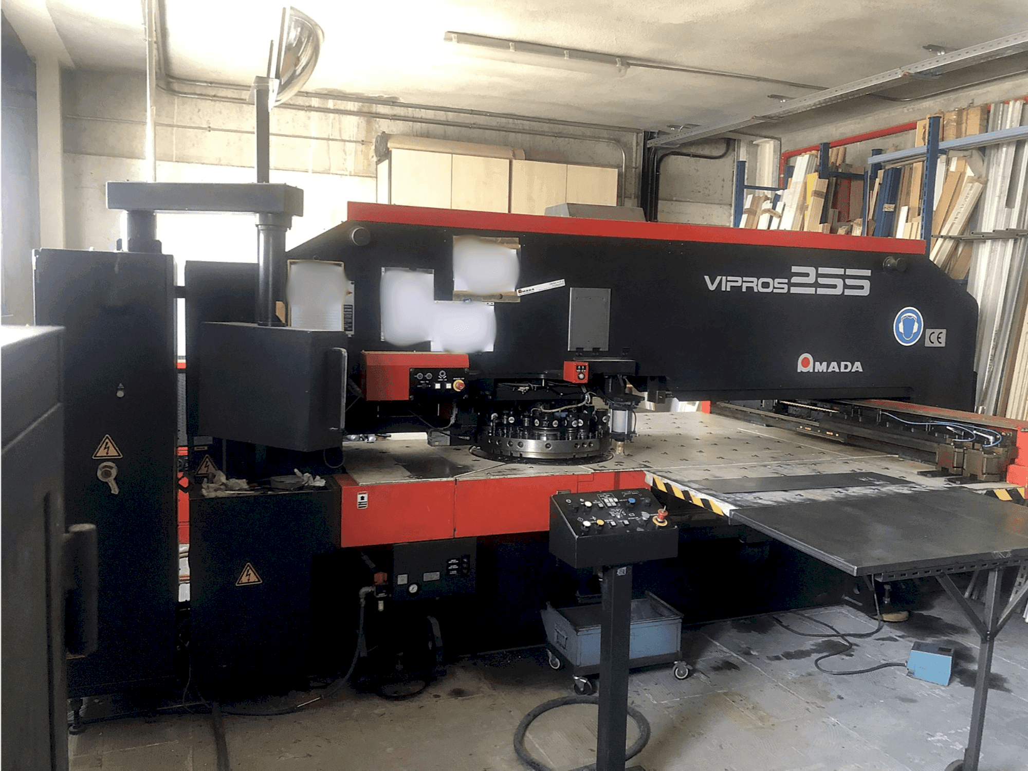 Masina AMADA Vipros 255 eestvaade