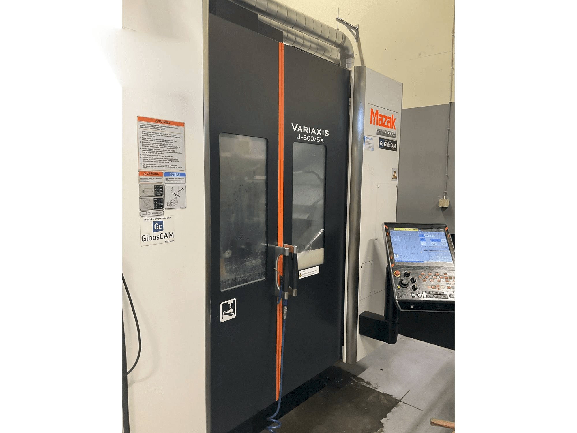 Masina Mazak Variaxis J-600 eestvaade