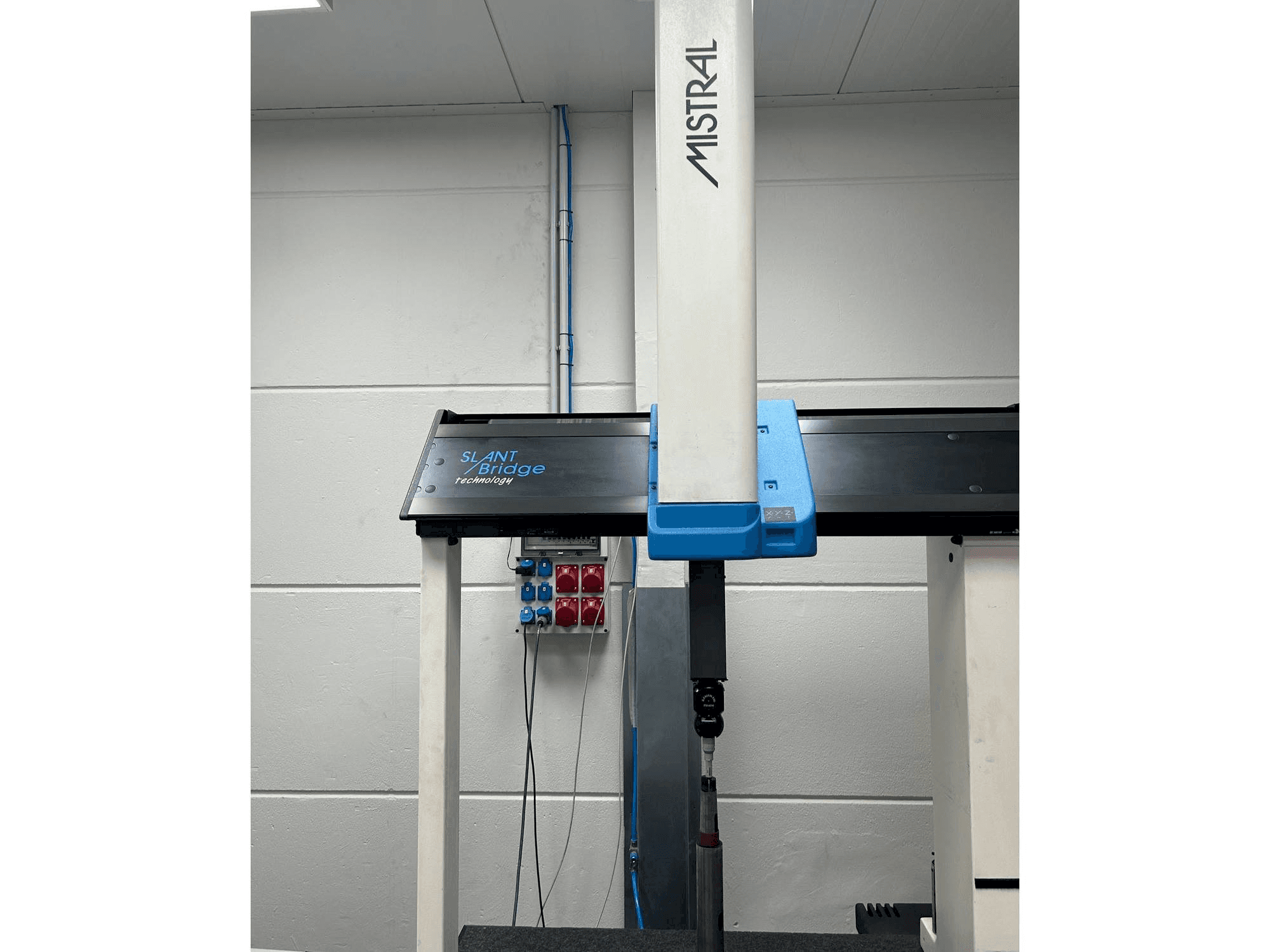 Masina DEA Mistrall eestvaade