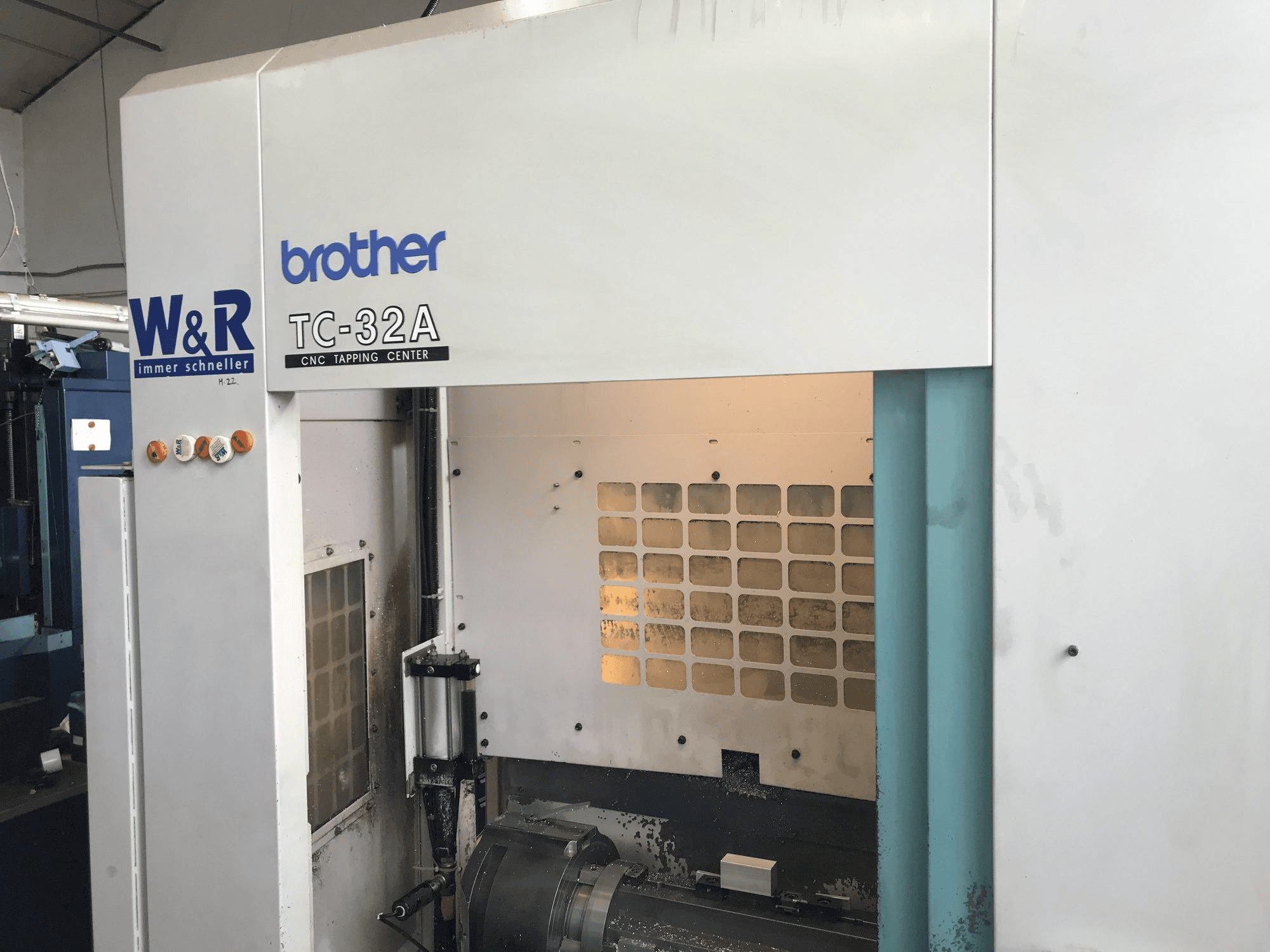 Masina Brother TC-32A eestvaade