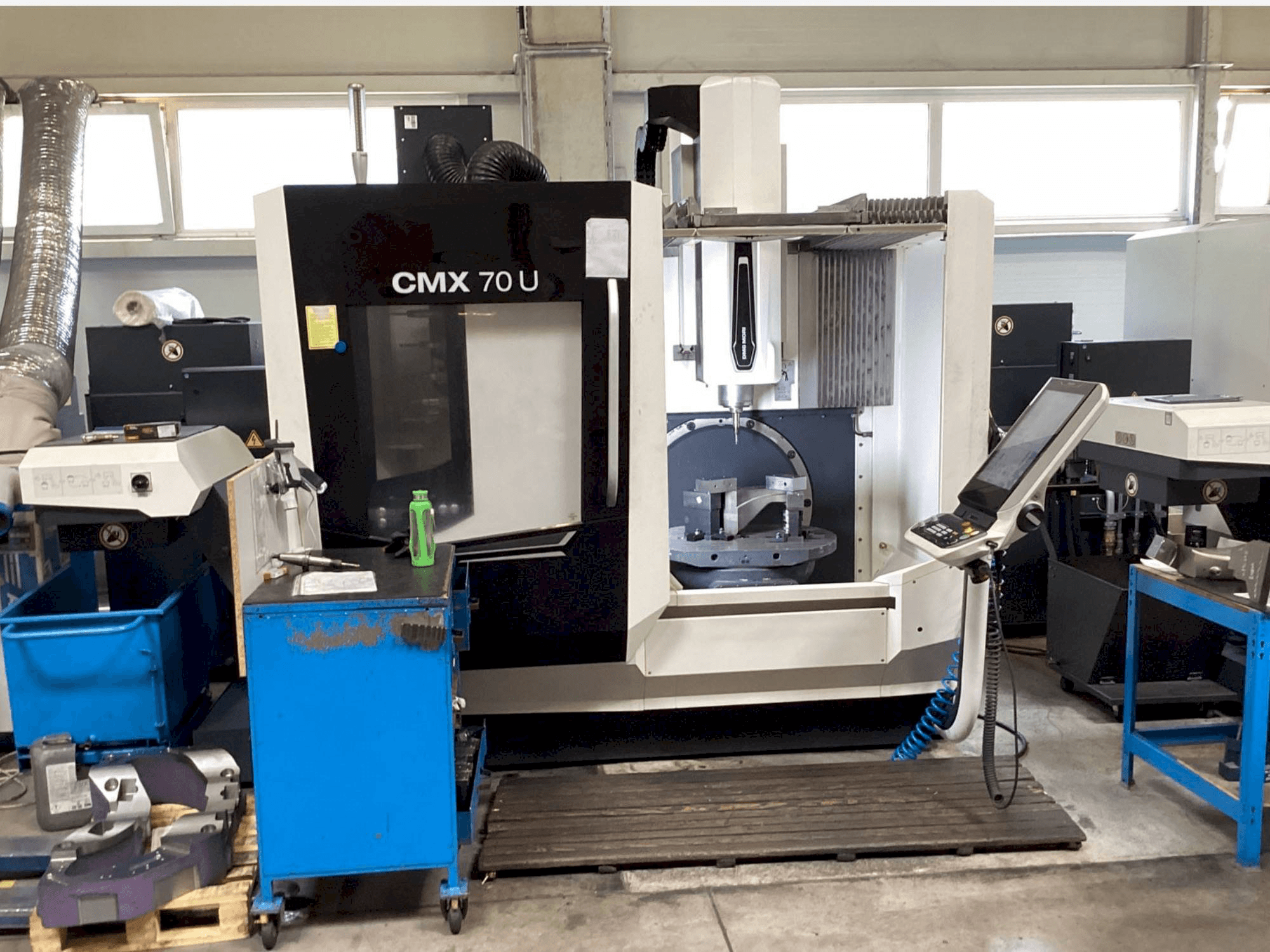 Masina DMG MORI CMX 70U eestvaade