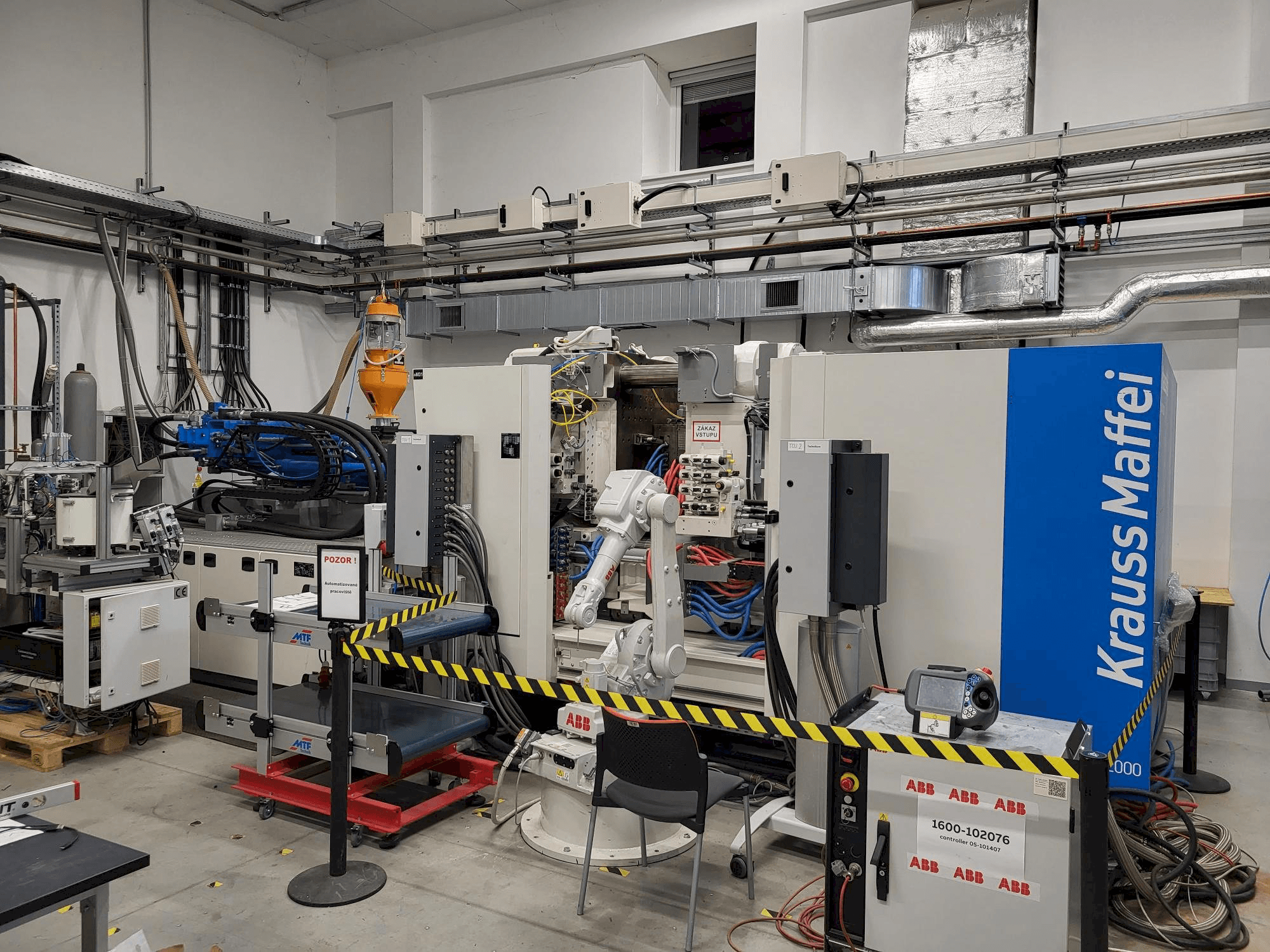 Masina Krauss Maffei GX 451-2000 eestvaade