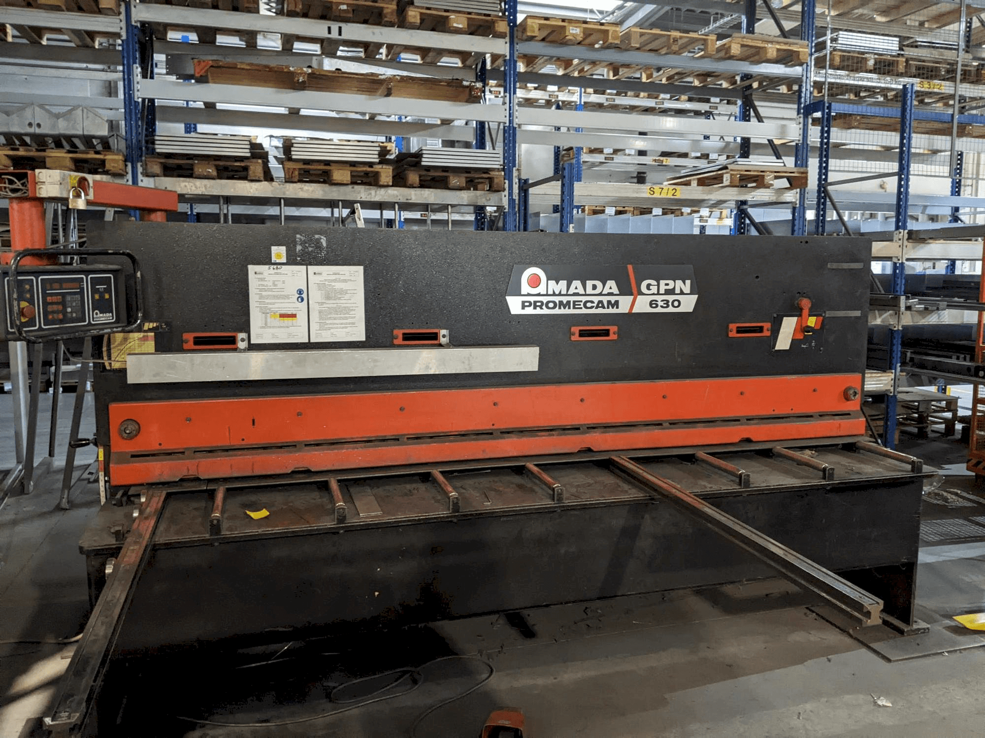 Masina AMADA Promecam Gpn 630 eestvaade