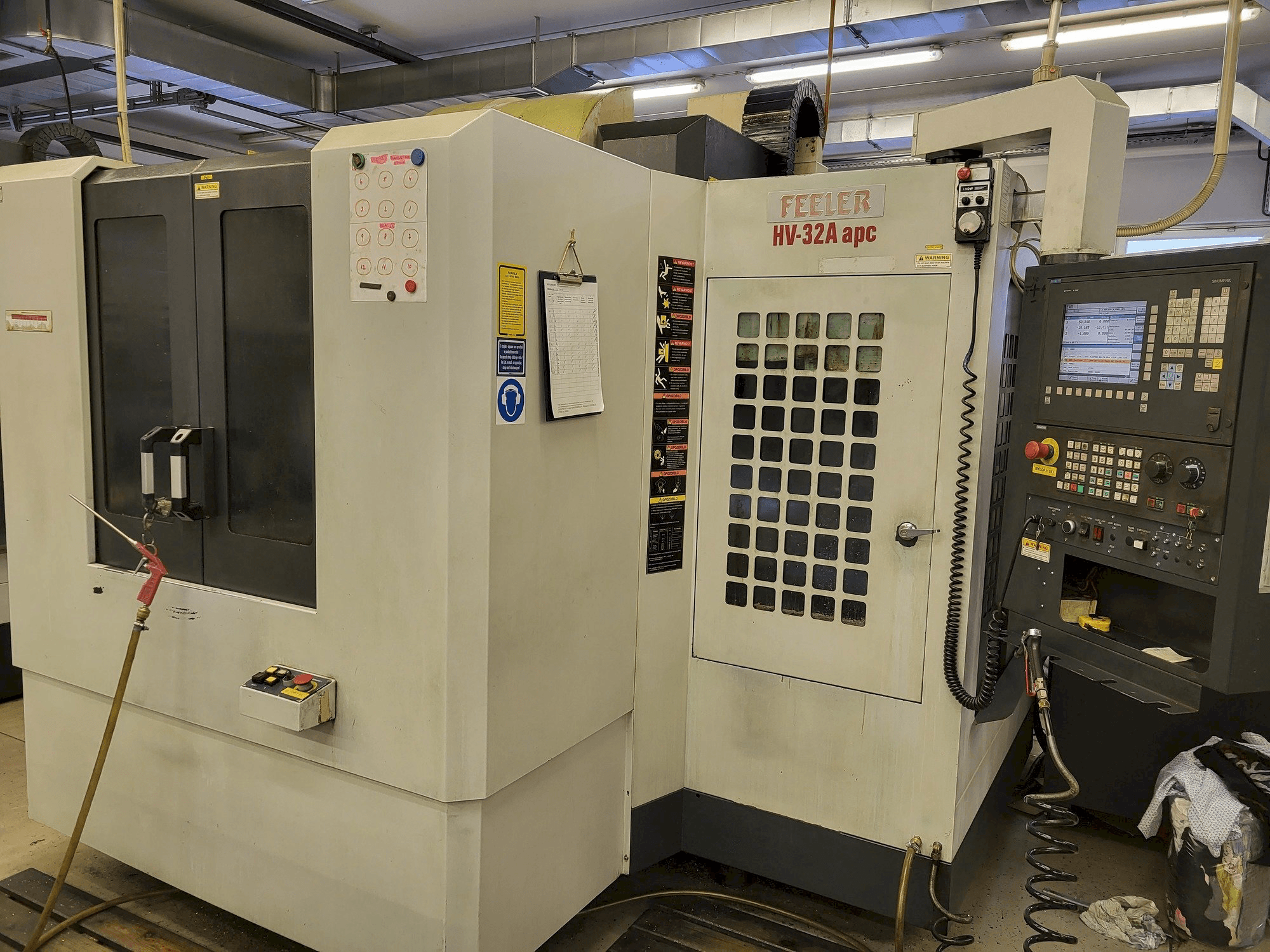 Masina Feeler HV-32A-APC eestvaade
