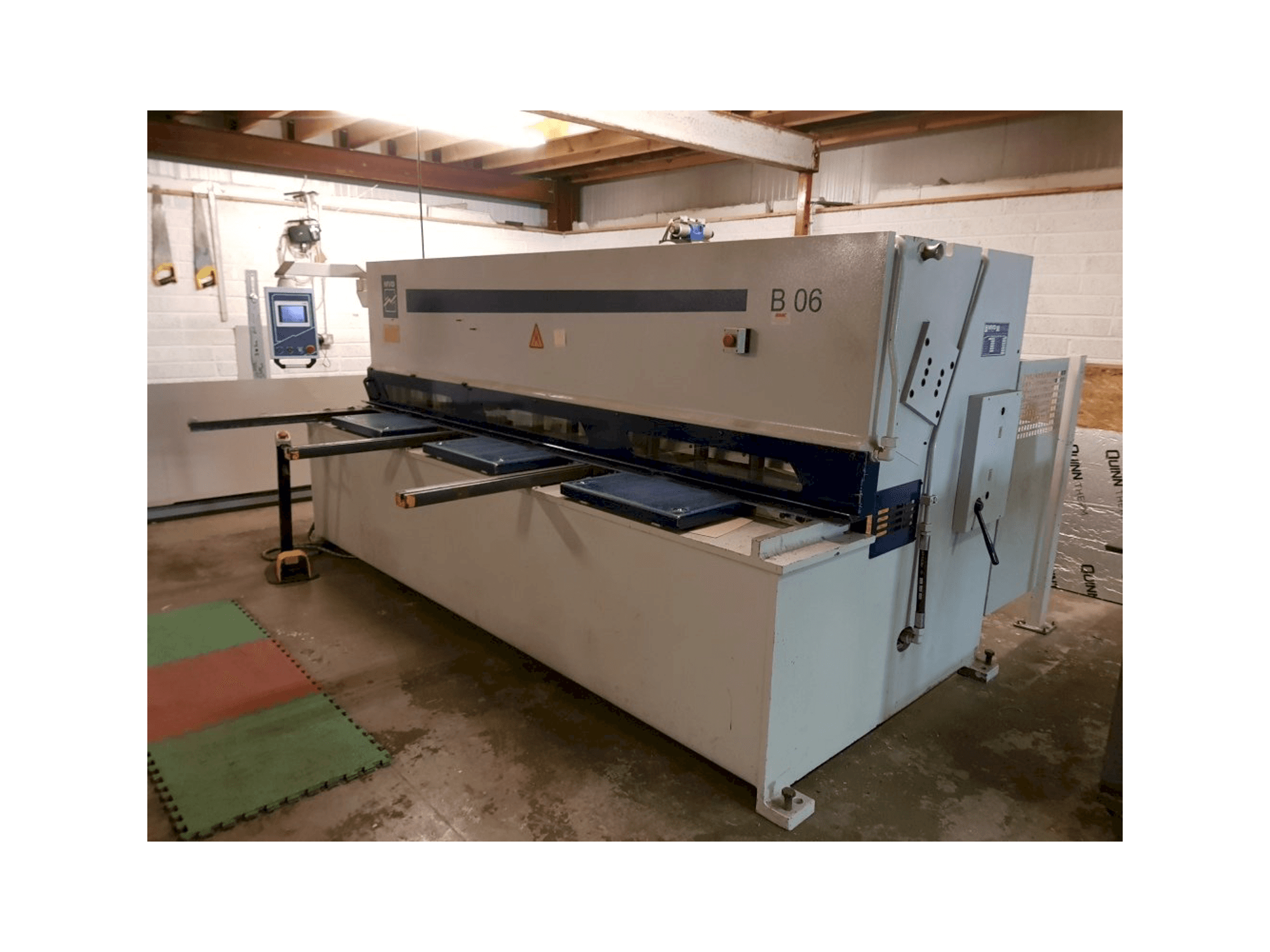 Masina MVD B 06-3100 eestvaade