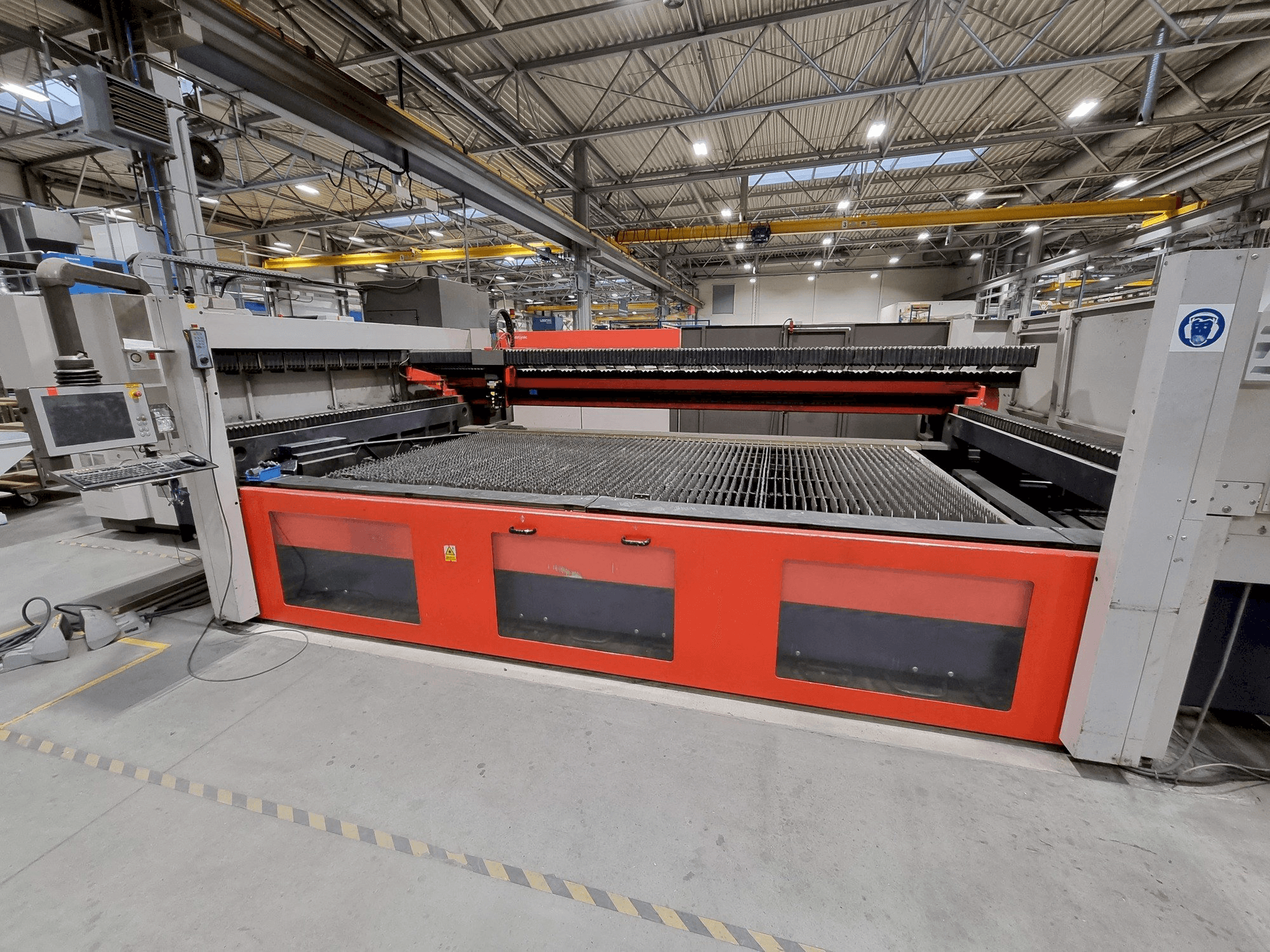 Masina Bystronic Bylaser 4400 eestvaade