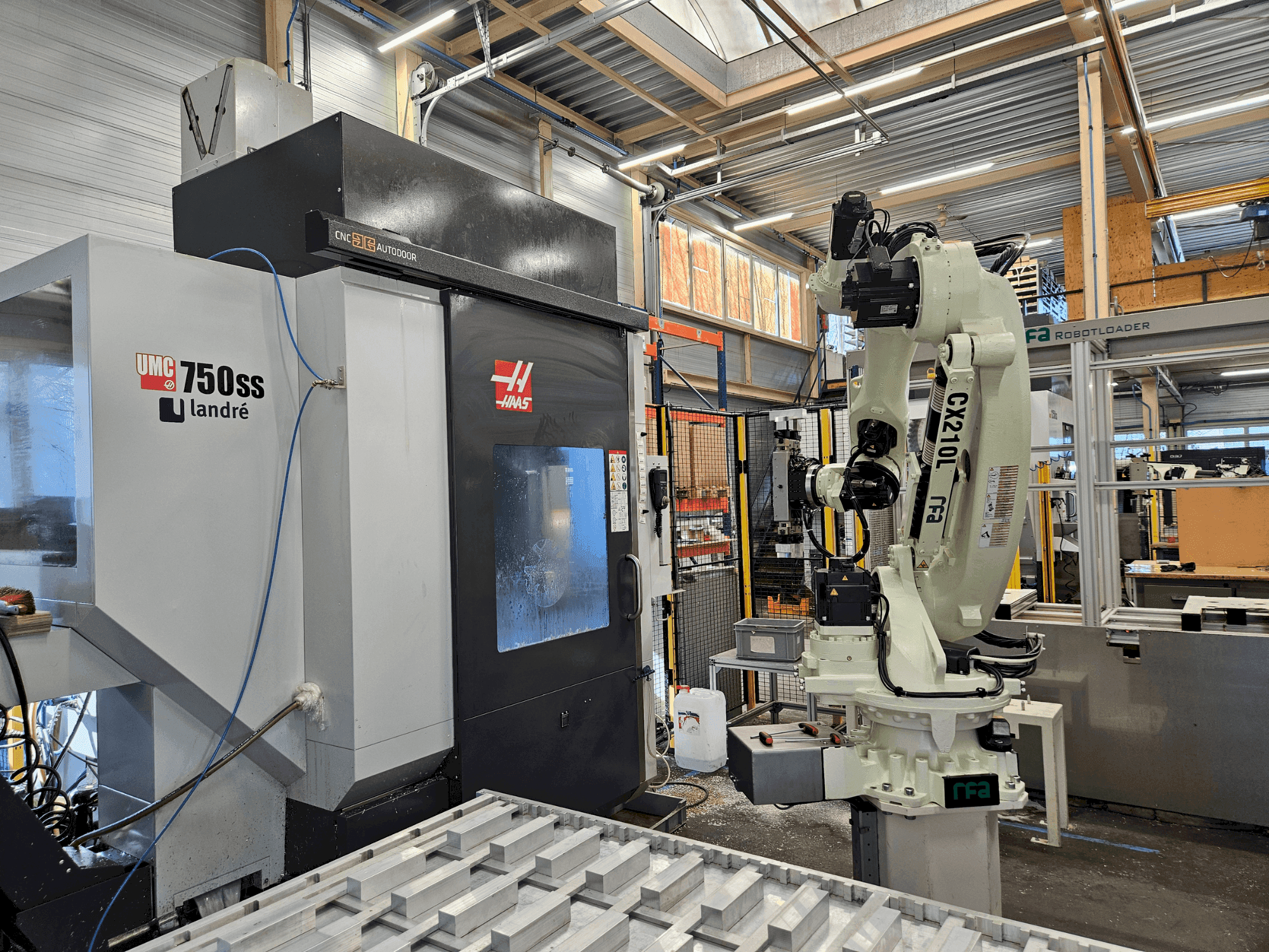 Masina HAAS UMC-750SS eestvaade