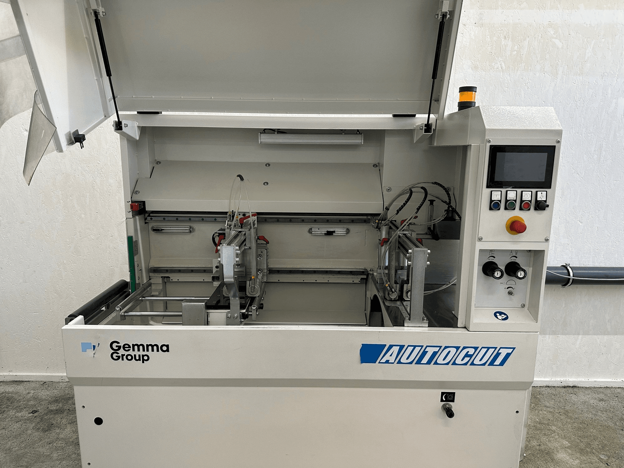 Masina Autocut 550 eestvaade