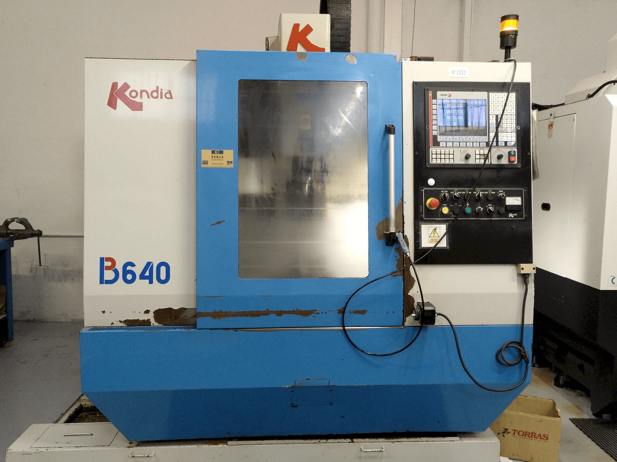 Masina KONDIA B-640 eestvaade