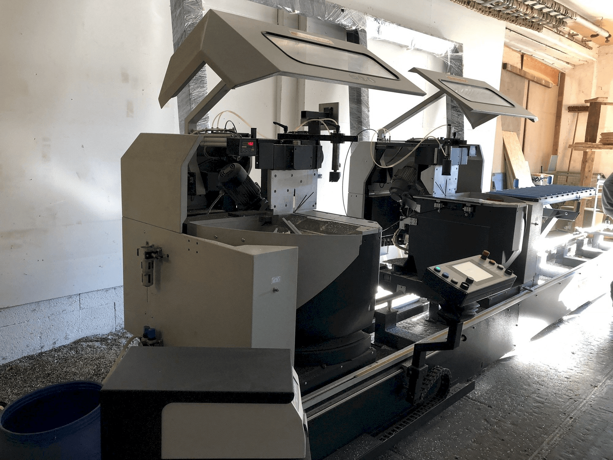 Masina Elumatec DG 244 eestvaade