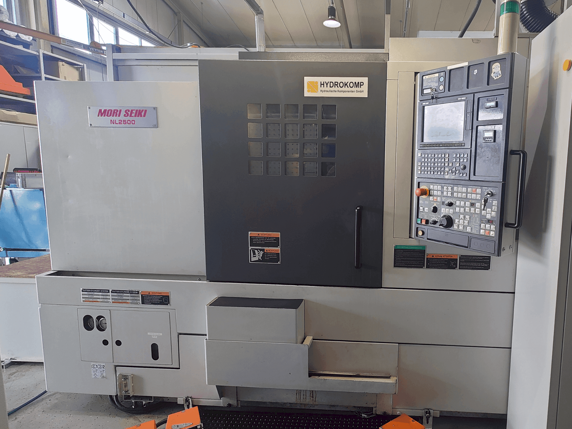 Masina DMG Mori Seiki NL2500SY/700 eestvaade