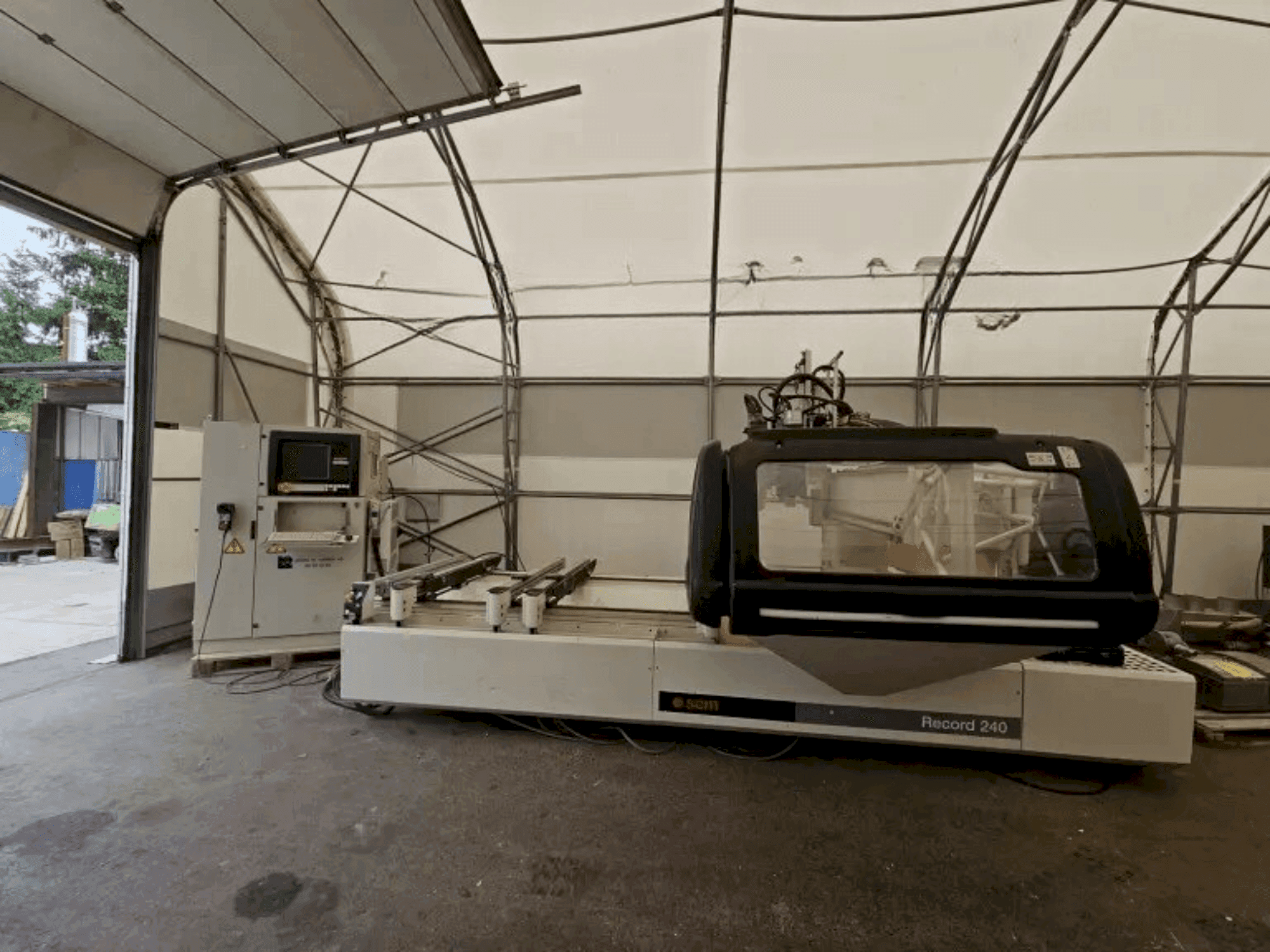 Masina SCM Record 240 TV eestvaade