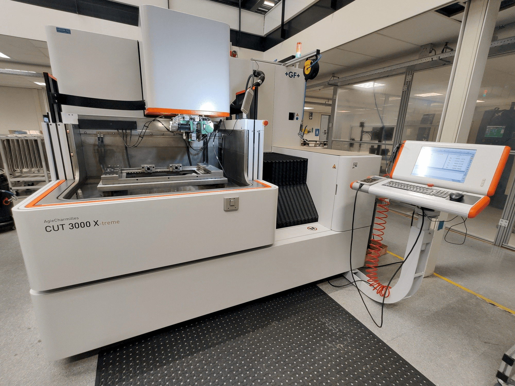 Masina GF AgieCharmilles CUT 3000 X eestvaade