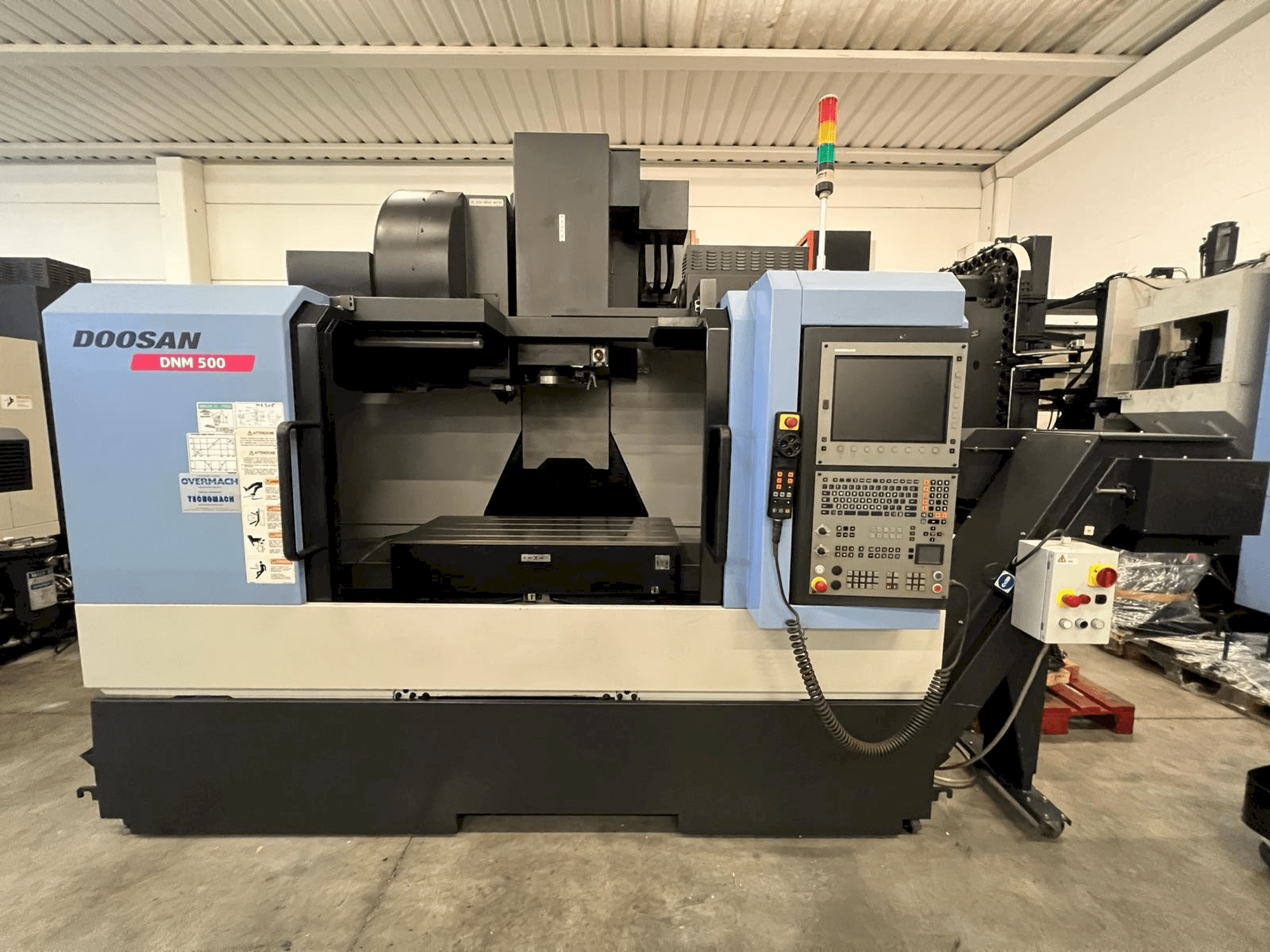 Masina DOOSAN DNM 500 eestvaade