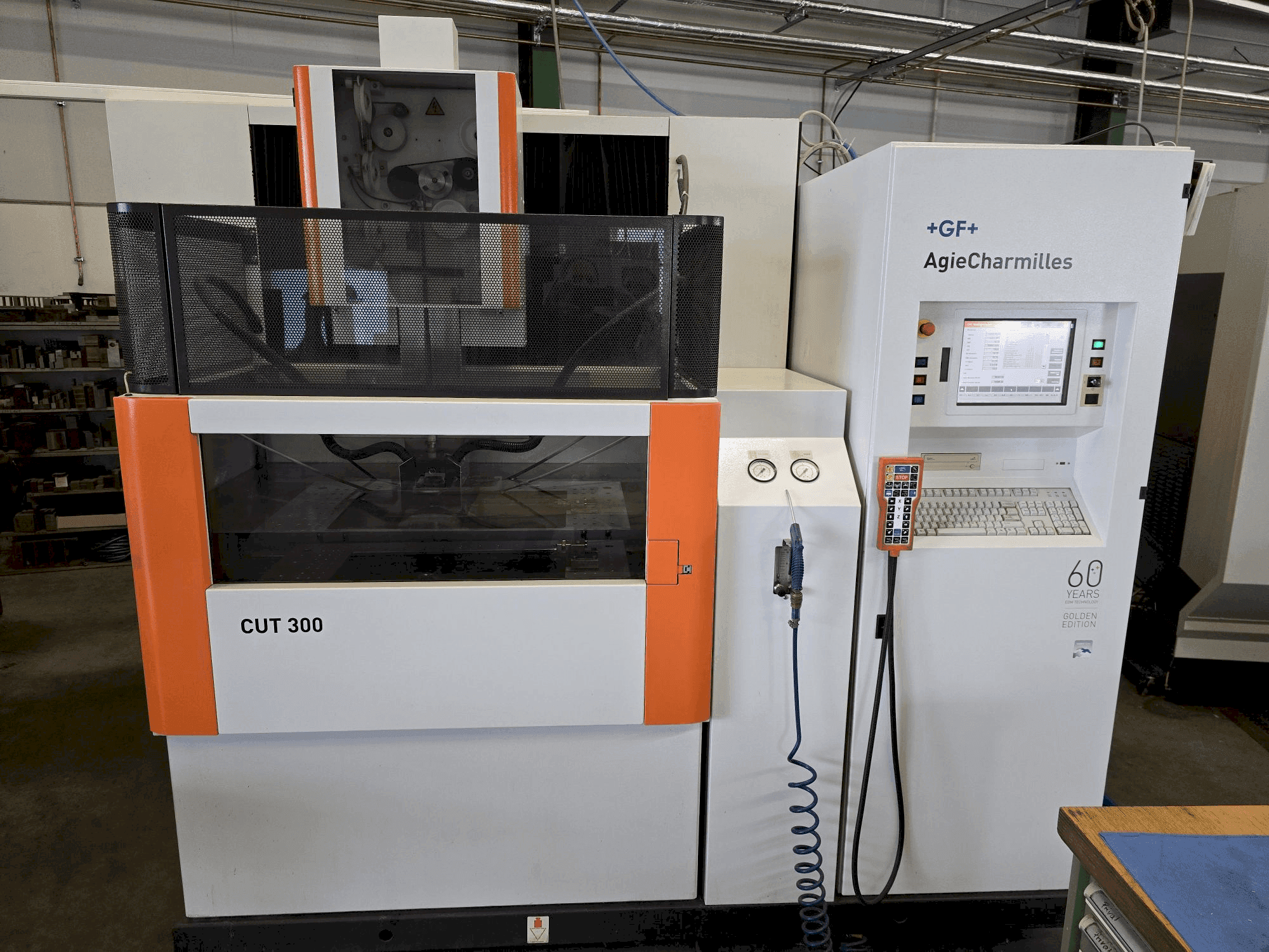 Masina AgieCharmilles CUT 300 eestvaade