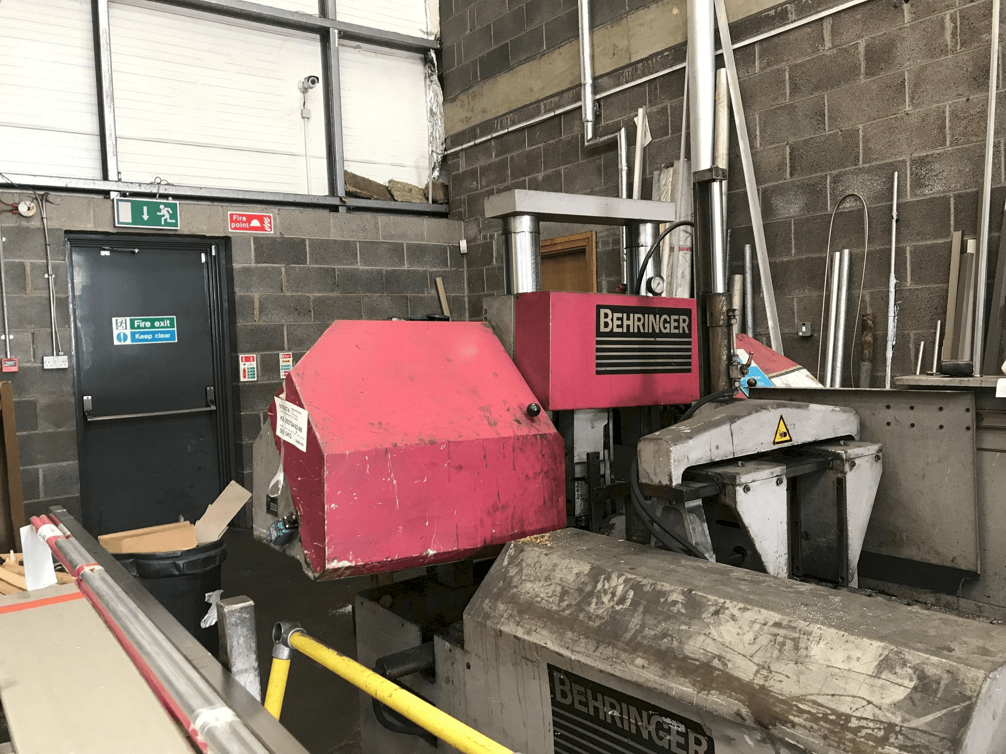 Masina Behringer HBP303A eestvaade