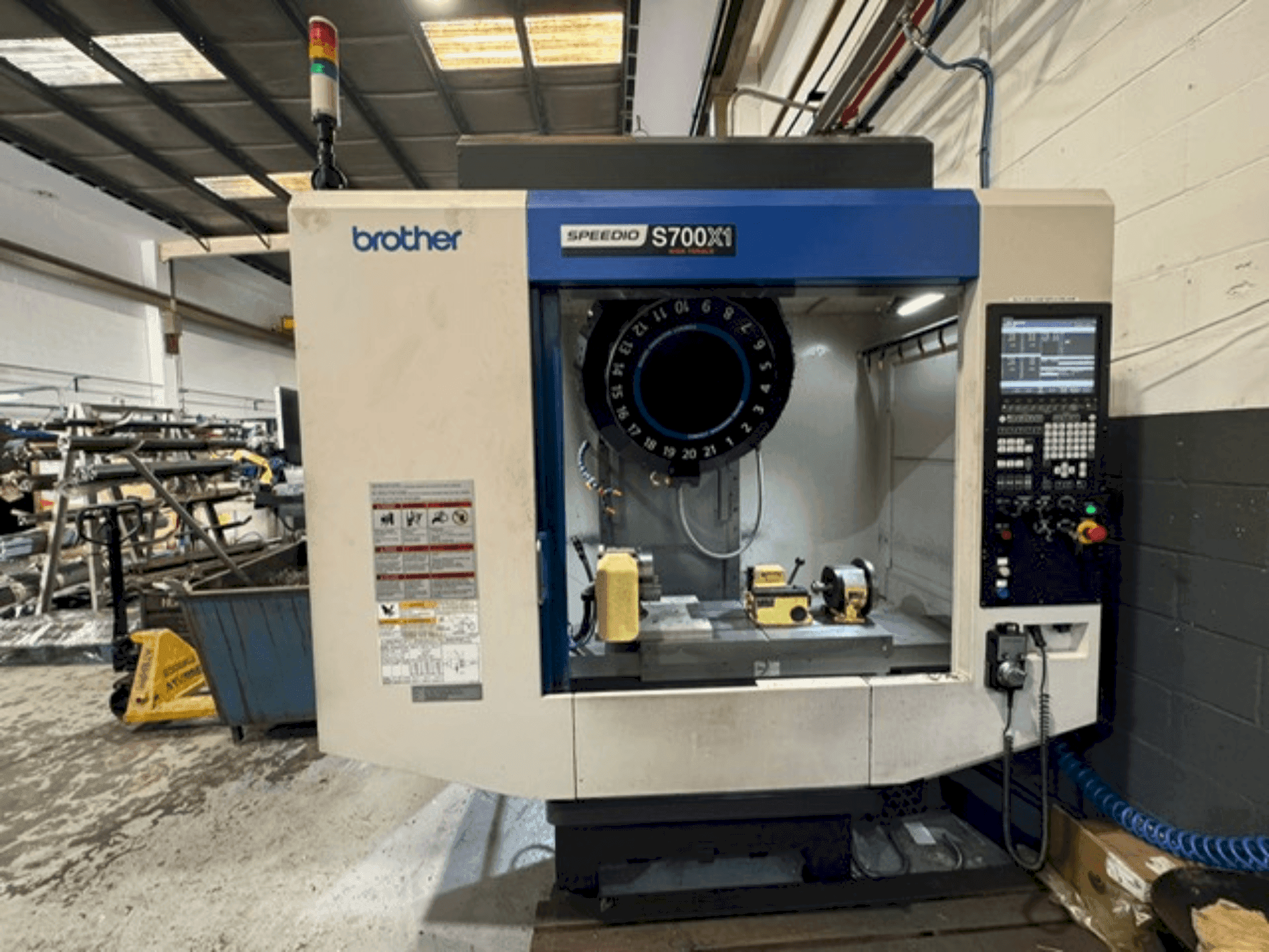 Masina Brother Speedio S700X1 eestvaade